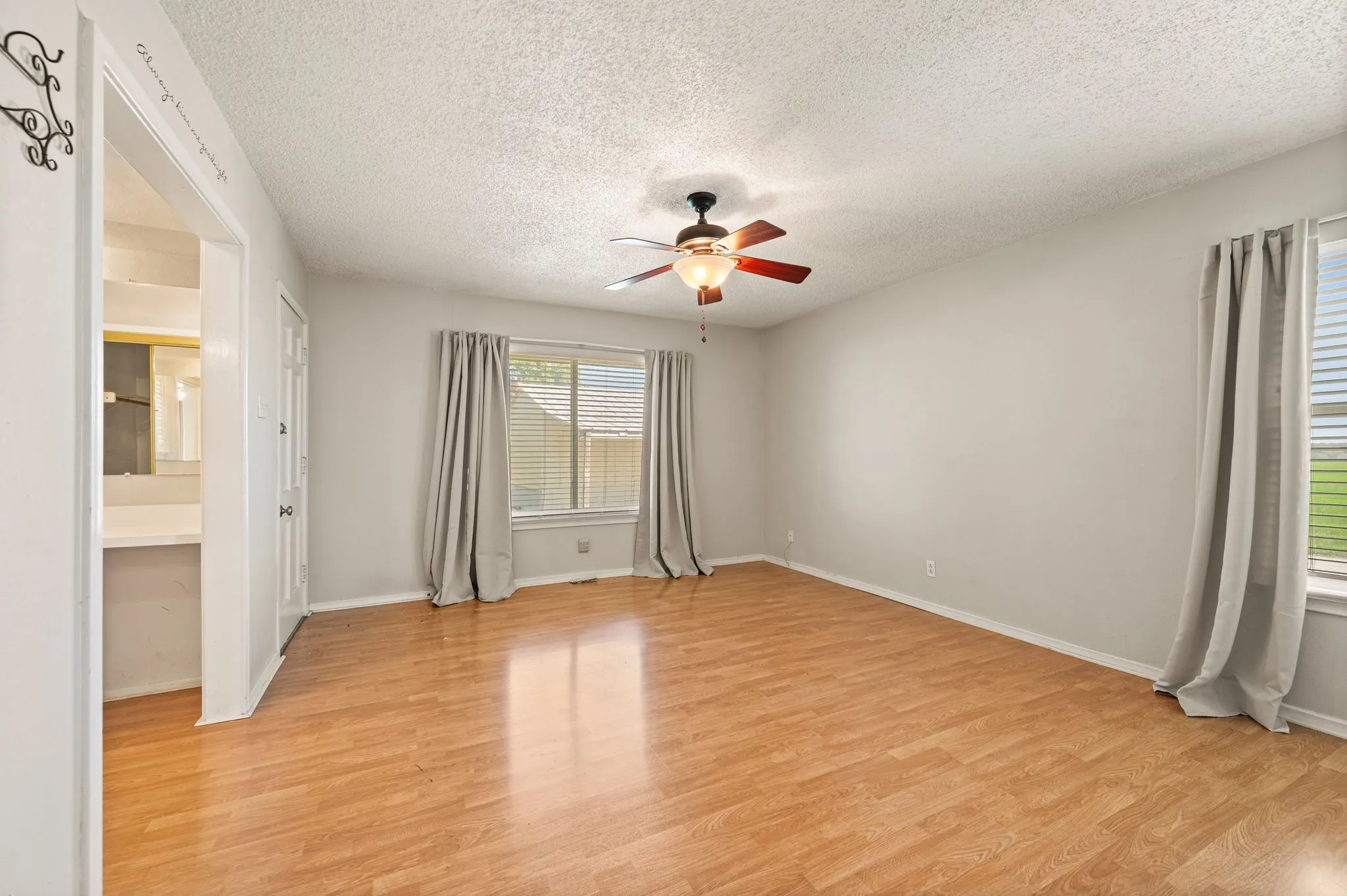 Single Family Residence For Rent in Hood County , 4101 Tolar Highway, Tolar, Texas 76476, 3 Bedroom, 2 Bathroom, 3 Garage spaces, 2,630 Sqft, built in 1978, mls#21405973, Real Estate Agent in Tolar, Homes For Rent in Hood county, Homes For Rent in Tolar, Realtor in Tolar Texas, Real Estate Brokerage Independent Realty Texas, Luminita Cordes Realtor