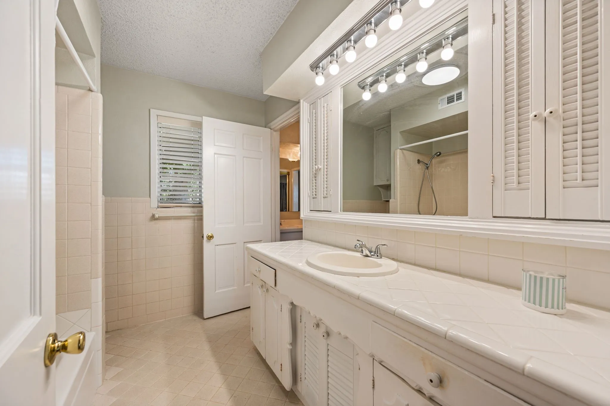 Single Family Residence For Rent in Hood County , 4101 Tolar Highway, Tolar, Texas 76476, 3 Bedroom, 2 Bathroom, 3 Garage spaces, 2,630 Sqft, built in 1978, mls#21405973, Real Estate Agent in Tolar, Homes For Rent in Hood county, Homes For Rent in Tolar, Realtor in Tolar Texas, Real Estate Brokerage Independent Realty Texas, Luminita Cordes Realtor