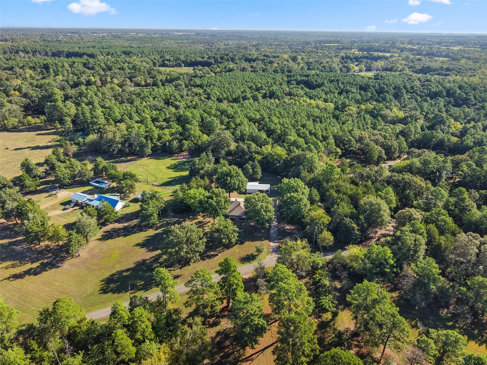 Single Family Residence For Sale in Franklin (TX) County , 257 SE County Road 4280, Mount Vernon, Texas 75457, 3 Bedroom, 2 Bathroom, 2 Garage spaces, 2,007 Sqft, built in 1994, mls#21408019, Real Estate Agent in Mount Vernon, Homes For Sale in Franklin (TX) county, Homes For Sale in Mount Vernon, Realtor in Mount Vernon Texas, Real Estate Brokerage Independent Realty Texas, Luminita Cordes Realtor