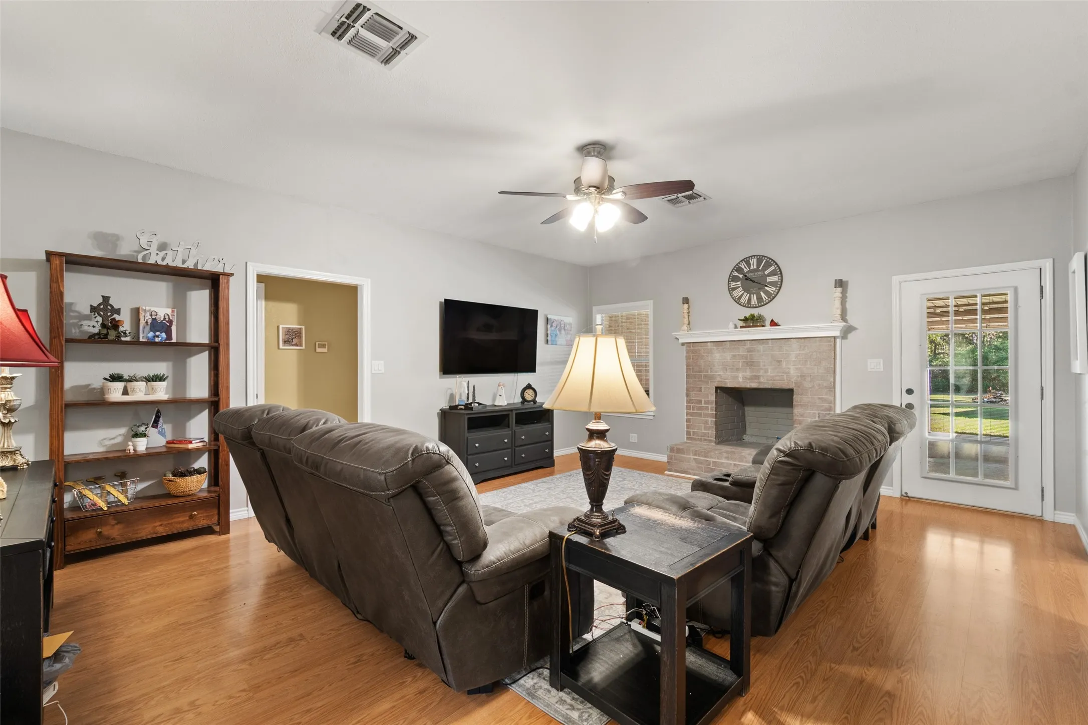 Single Family Residence For Sale in Franklin (TX) County , 257 SE County Road 4280, Mount Vernon, Texas 75457, 3 Bedroom, 2 Bathroom, 2 Garage spaces, 2,007 Sqft, built in 1994, mls#21408019, Real Estate Agent in Mount Vernon, Homes For Sale in Franklin (TX) county, Homes For Sale in Mount Vernon, Realtor in Mount Vernon Texas, Real Estate Brokerage Independent Realty Texas, Luminita Cordes Realtor
