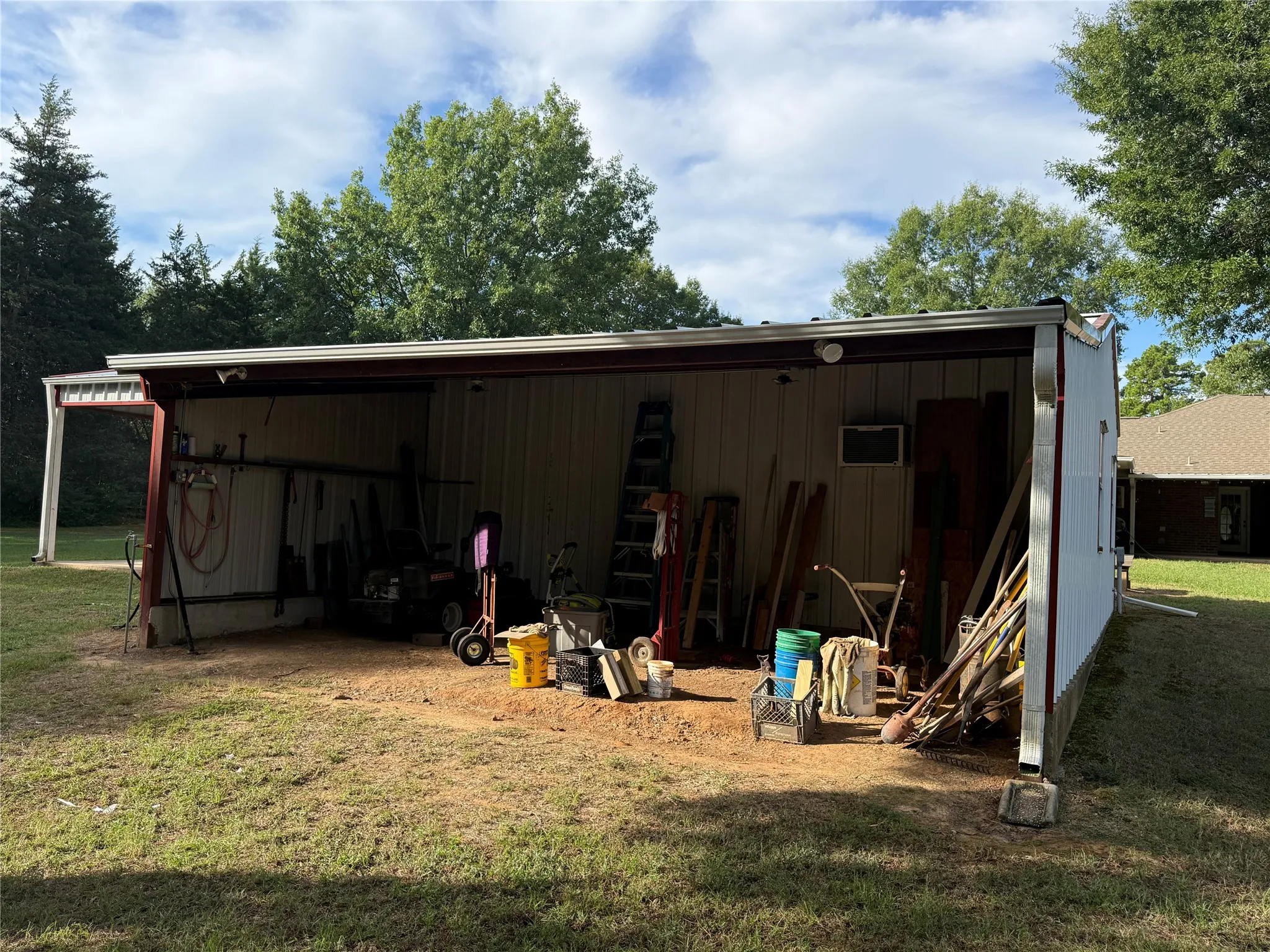 Single Family Residence For Sale in Franklin (TX) County , 257 SE County Road 4280, Mount Vernon, Texas 75457, 3 Bedroom, 2 Bathroom, 2 Garage spaces, 2,007 Sqft, built in 1994, mls#21408019, Real Estate Agent in Mount Vernon, Homes For Sale in Franklin (TX) county, Homes For Sale in Mount Vernon, Realtor in Mount Vernon Texas, Real Estate Brokerage Independent Realty Texas, Luminita Cordes Realtor