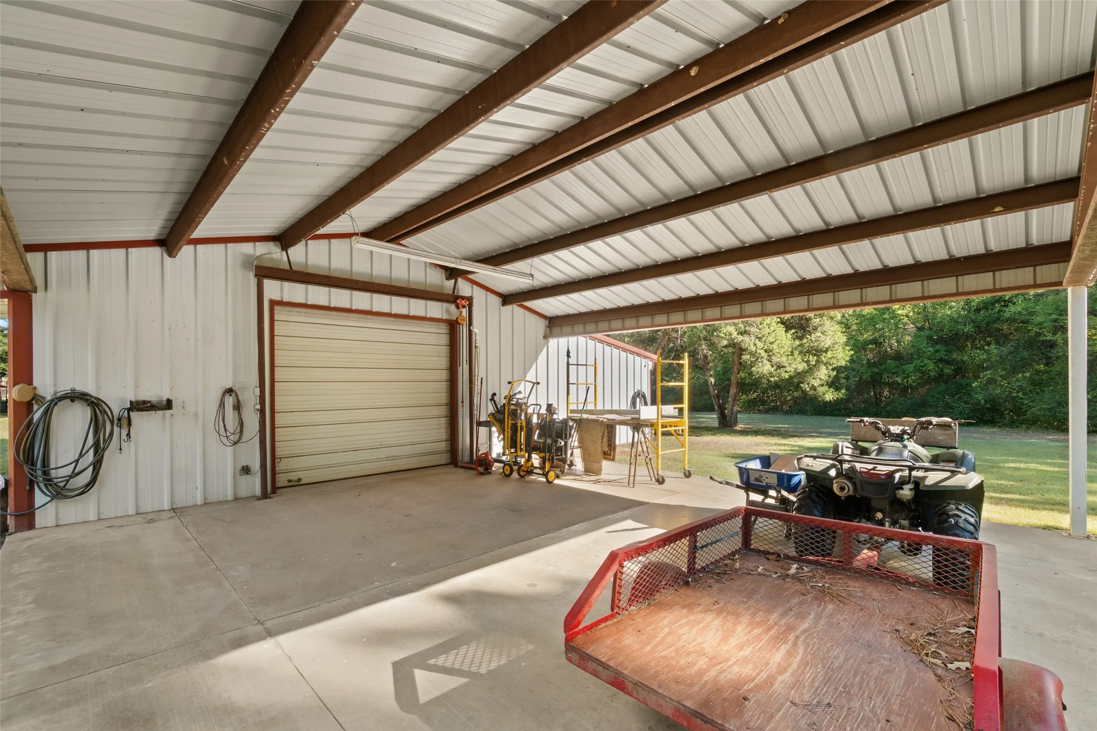 Single Family Residence For Sale in Franklin (TX) County , 257 SE County Road 4280, Mount Vernon, Texas 75457, 3 Bedroom, 2 Bathroom, 2 Garage spaces, 2,007 Sqft, built in 1994, mls#21408019, Real Estate Agent in Mount Vernon, Homes For Sale in Franklin (TX) county, Homes For Sale in Mount Vernon, Realtor in Mount Vernon Texas, Real Estate Brokerage Independent Realty Texas, Luminita Cordes Realtor