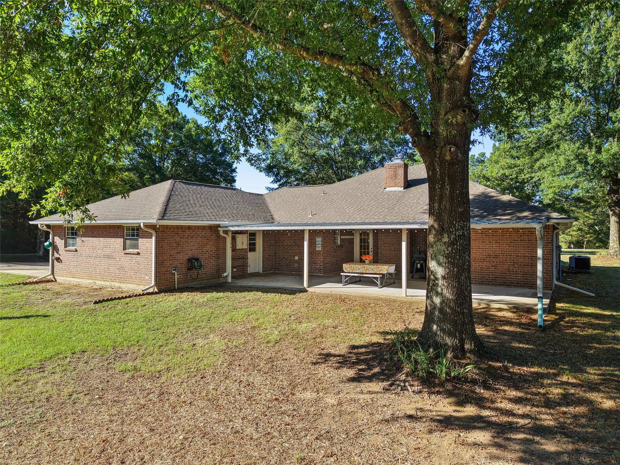 Single Family Residence For Sale in Franklin (TX) County , 257 SE County Road 4280, Mount Vernon, Texas 75457, 3 Bedroom, 2 Bathroom, 2 Garage spaces, 2,007 Sqft, built in 1994, mls#21408019, Real Estate Agent in Mount Vernon, Homes For Sale in Franklin (TX) county, Homes For Sale in Mount Vernon, Realtor in Mount Vernon Texas, Real Estate Brokerage Independent Realty Texas, Luminita Cordes Realtor