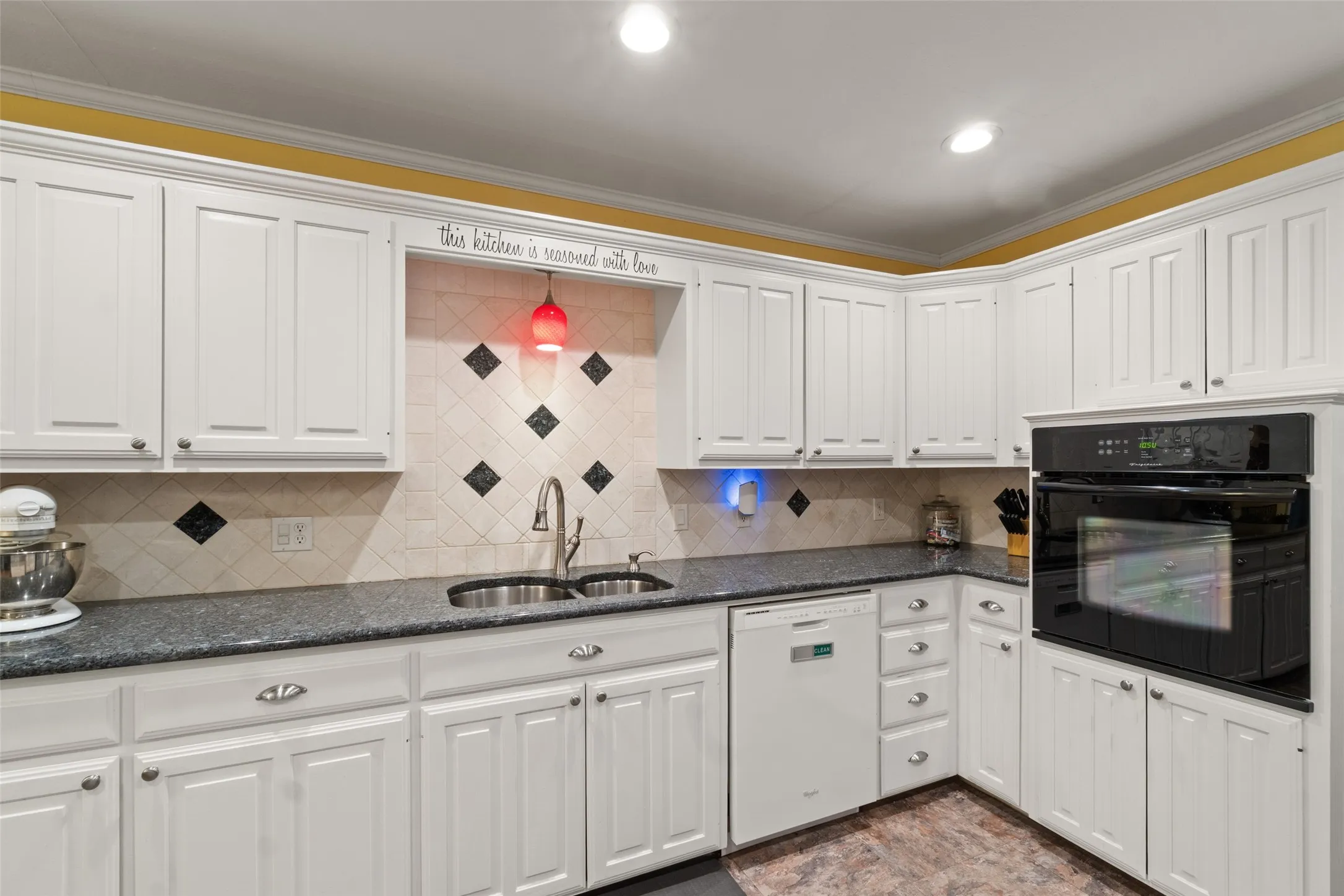 Single Family Residence For Sale in Franklin (TX) County , 257 SE County Road 4280, Mount Vernon, Texas 75457, 3 Bedroom, 2 Bathroom, 2 Garage spaces, 2,007 Sqft, built in 1994, mls#21408019, Real Estate Agent in Mount Vernon, Homes For Sale in Franklin (TX) county, Homes For Sale in Mount Vernon, Realtor in Mount Vernon Texas, Real Estate Brokerage Independent Realty Texas, Luminita Cordes Realtor
