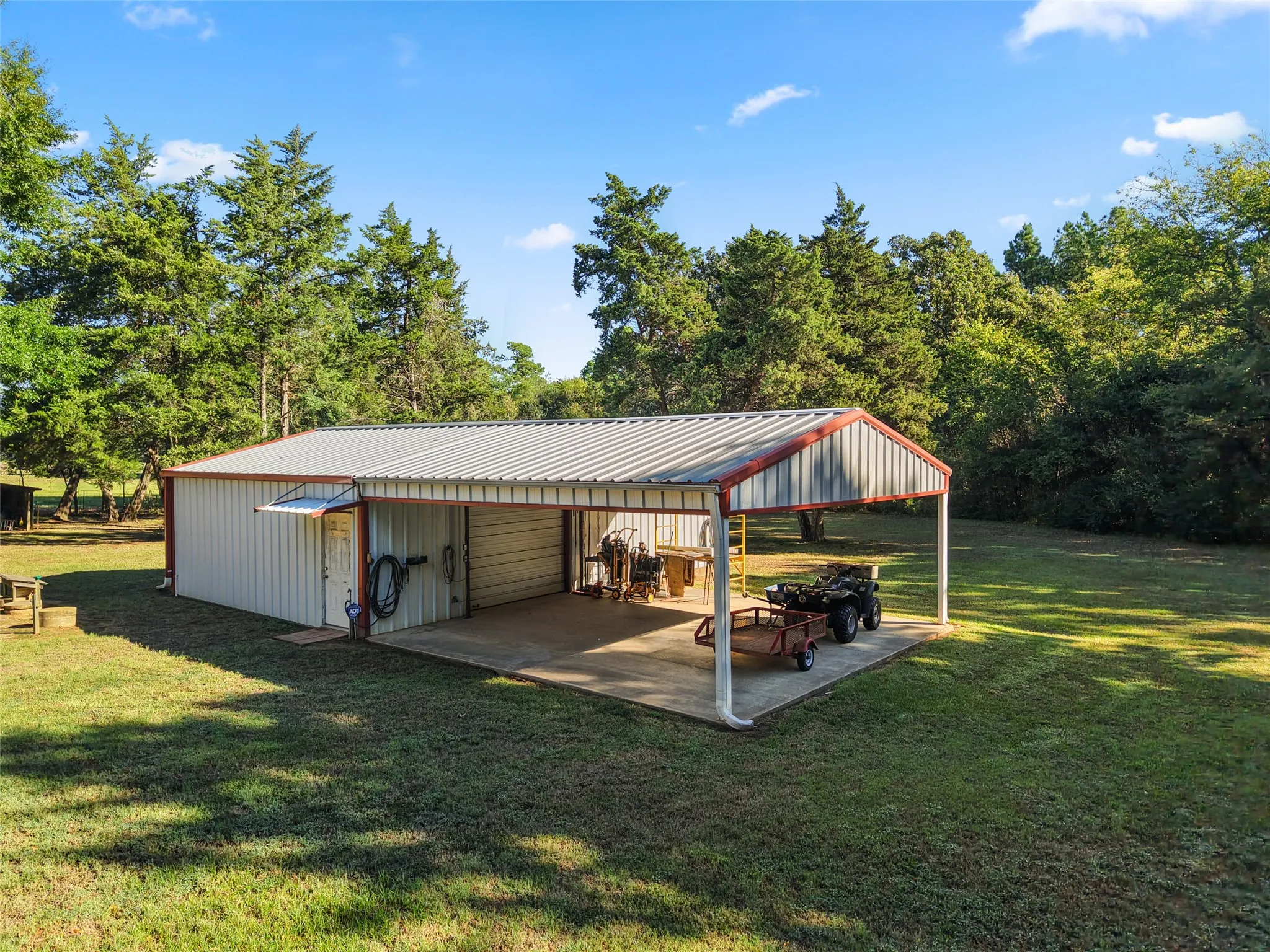 Single Family Residence For Sale in Franklin (TX) County , 257 SE County Road 4280, Mount Vernon, Texas 75457, 3 Bedroom, 2 Bathroom, 2 Garage spaces, 2,007 Sqft, built in 1994, mls#21408019, Real Estate Agent in Mount Vernon, Homes For Sale in Franklin (TX) county, Homes For Sale in Mount Vernon, Realtor in Mount Vernon Texas, Real Estate Brokerage Independent Realty Texas, Luminita Cordes Realtor