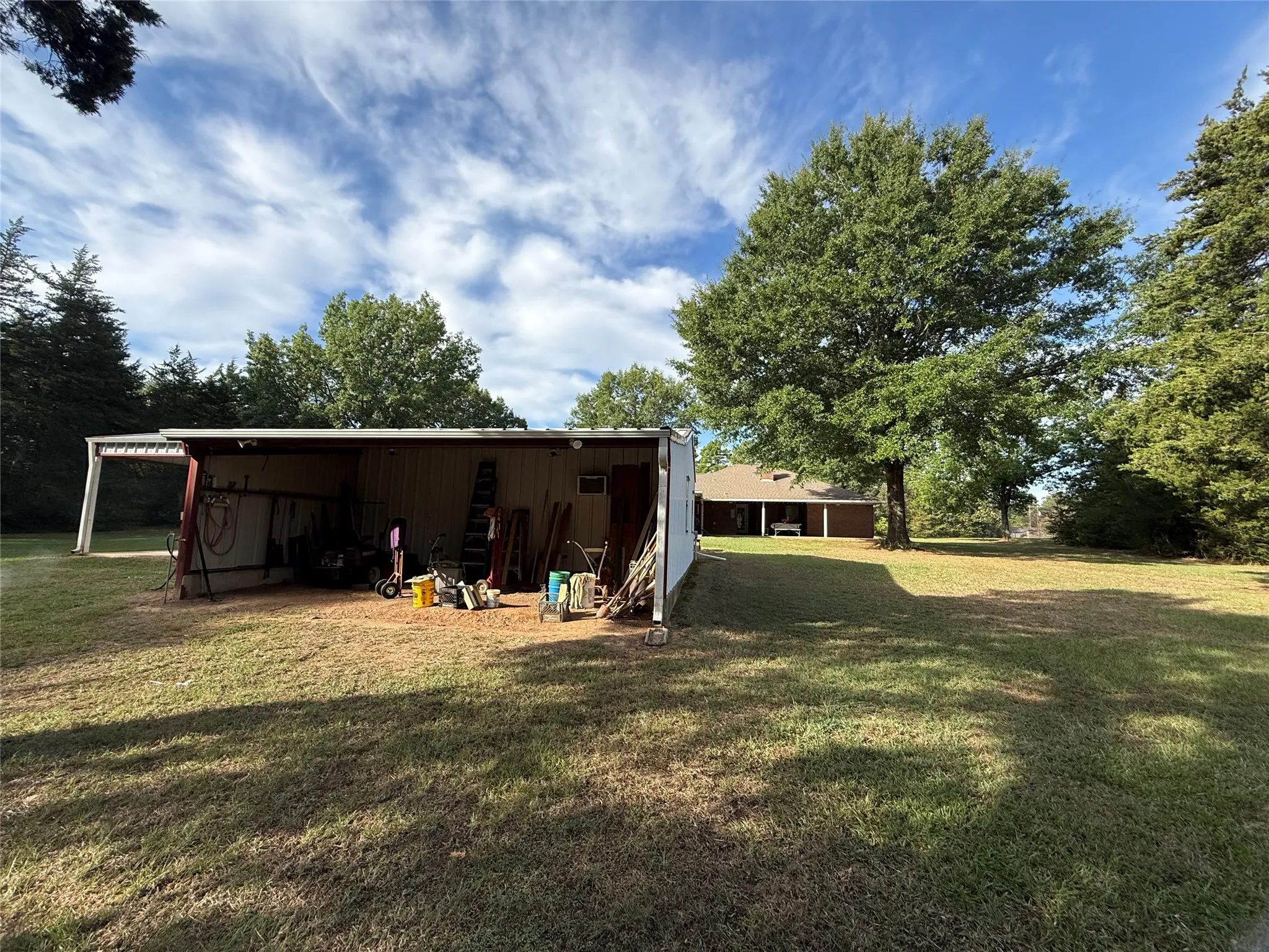 Single Family Residence For Sale in Franklin (TX) County , 257 SE County Road 4280, Mount Vernon, Texas 75457, 3 Bedroom, 2 Bathroom, 2 Garage spaces, 2,007 Sqft, built in 1994, mls#21408019, Real Estate Agent in Mount Vernon, Homes For Sale in Franklin (TX) county, Homes For Sale in Mount Vernon, Realtor in Mount Vernon Texas, Real Estate Brokerage Independent Realty Texas, Luminita Cordes Realtor