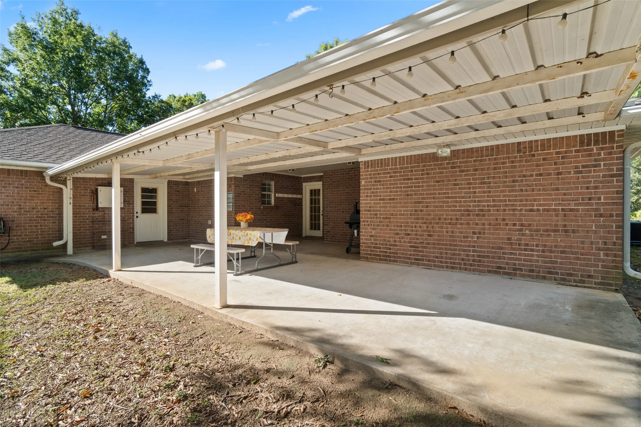 Single Family Residence For Sale in Franklin (TX) County , 257 SE County Road 4280, Mount Vernon, Texas 75457, 3 Bedroom, 2 Bathroom, 2 Garage spaces, 2,007 Sqft, built in 1994, mls#21408019, Real Estate Agent in Mount Vernon, Homes For Sale in Franklin (TX) county, Homes For Sale in Mount Vernon, Realtor in Mount Vernon Texas, Real Estate Brokerage Independent Realty Texas, Luminita Cordes Realtor