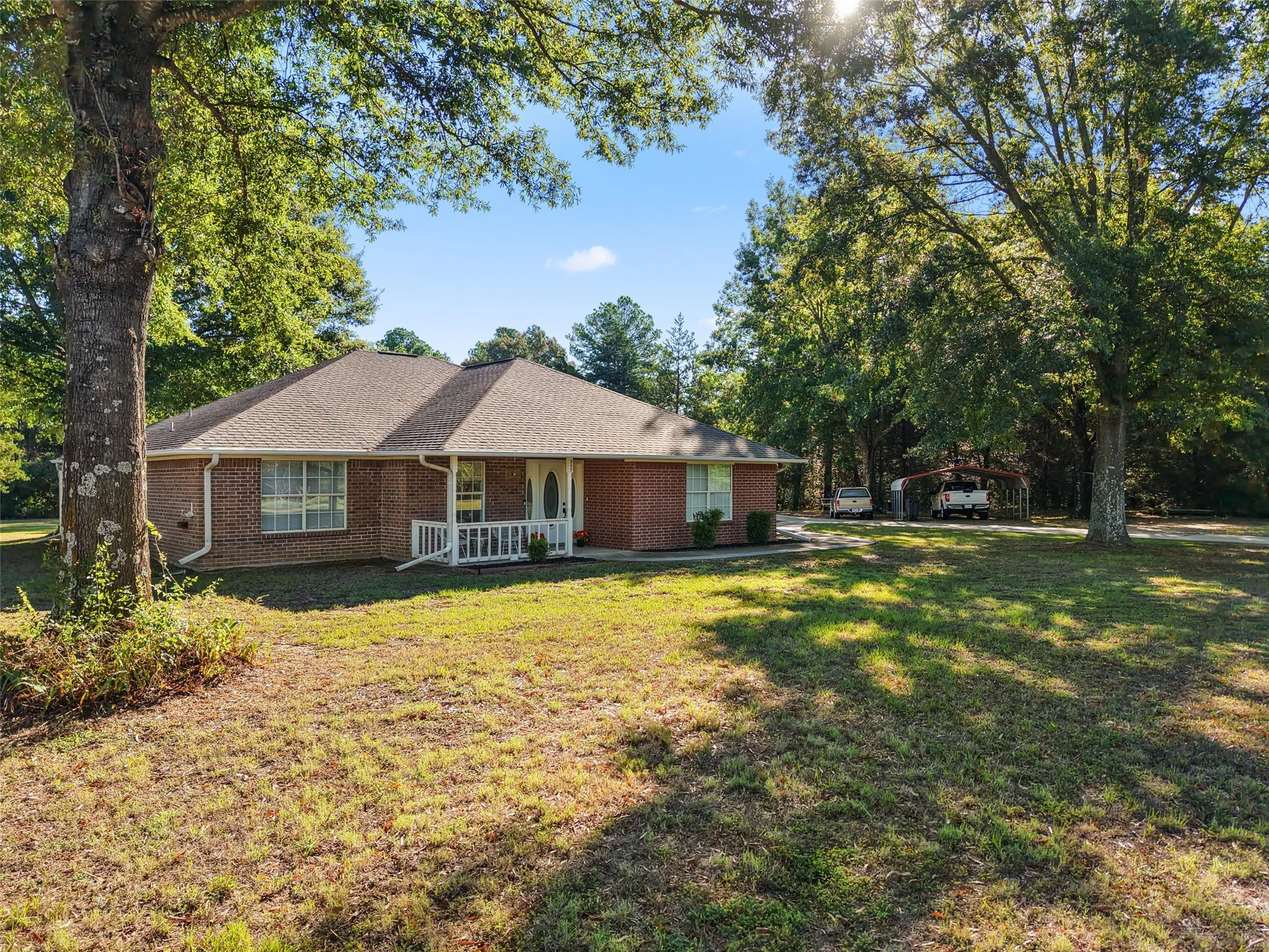Single Family Residence For Sale in Franklin (TX) County , 257 SE County Road 4280, Mount Vernon, Texas 75457, 3 Bedroom, 2 Bathroom, 2 Garage spaces, 2,007 Sqft, built in 1994, mls#21408019, Real Estate Agent in Mount Vernon, Homes For Sale in Franklin (TX) county, Homes For Sale in Mount Vernon, Realtor in Mount Vernon Texas, Real Estate Brokerage Independent Realty Texas, Luminita Cordes Realtor