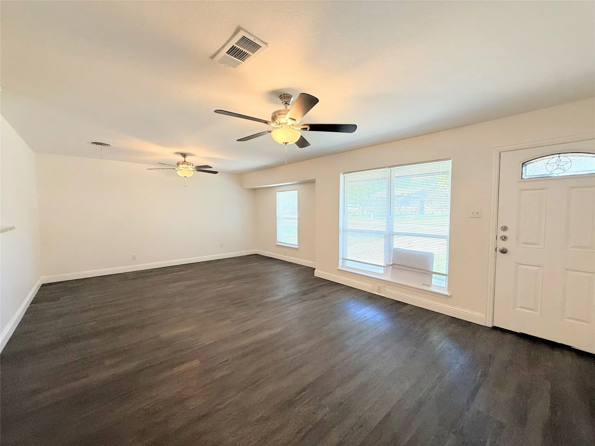 Single Family Residence For Rent in Grayson County , 206 Arkansas Street, Sherman, Texas 75090, 3 Bedroom, 2 Bathroom, Garage spaces, 1,387 Sqft, built in 1970, mls#21408020, Real Estate Agent in Sherman, Homes For Rent in Grayson county, Homes For Rent in Sherman, Realtor in Sherman Texas, Real Estate Brokerage Independent Realty Texas, Luminita Cordes Realtor