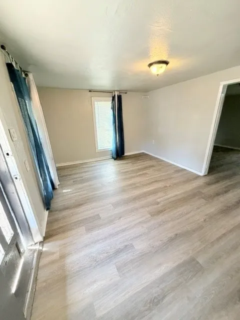 Single Family Residence For Sale in Dallas County , 3427 Borger Street, Dallas, Texas 75212, 2 Bedroom, 1 Bathroom, Garage spaces, 672 Sqft, built in 1950, mls#21406414, Real Estate Agent in Dallas, Homes For Sale in Dallas county, Homes For Sale in Dallas, Realtor in Dallas Texas, Real Estate Brokerage Independent Realty Texas, Luminita Cordes Realtor