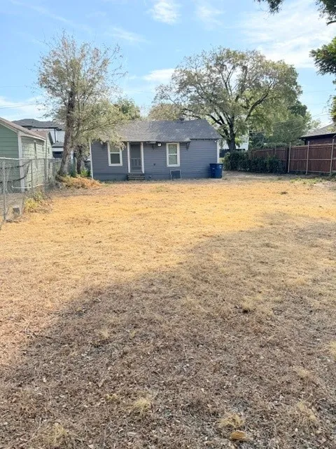 Single Family Residence For Sale in Dallas County , 3427 Borger Street, Dallas, Texas 75212, 2 Bedroom, 1 Bathroom, Garage spaces, 672 Sqft, built in 1950, mls#21406414, Real Estate Agent in Dallas, Homes For Sale in Dallas county, Homes For Sale in Dallas, Realtor in Dallas Texas, Real Estate Brokerage Independent Realty Texas, Luminita Cordes Realtor