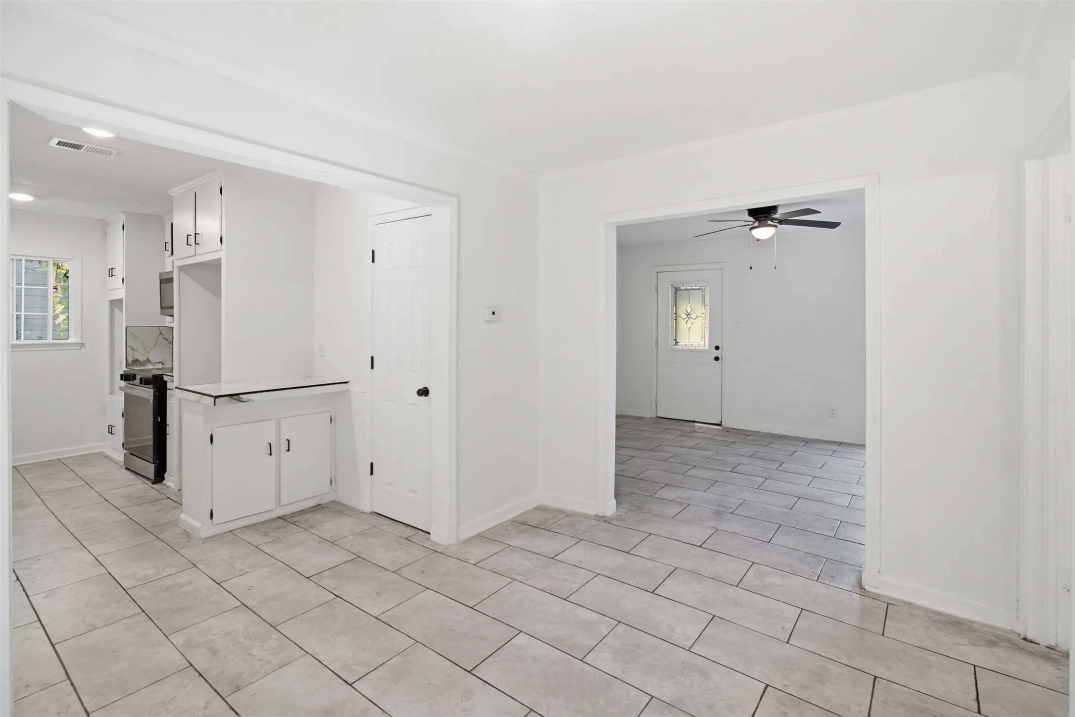 Single Family Residence For Sale in Hunt County , 1105 Bell Drive, Greenville, Texas 75401, 4 Bedroom, 2 Bathroom, Garage spaces, 1,421 Sqft, built in 1970, mls#21403059, Real Estate Agent in Greenville, Homes For Sale in Hunt county, Homes For Sale in Greenville, Realtor in Greenville Texas, Real Estate Brokerage Independent Realty Texas, Luminita Cordes Realtor