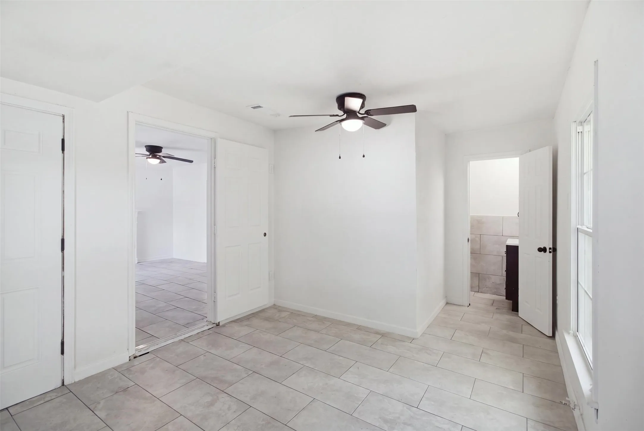 Single Family Residence For Sale in Hunt County , 1105 Bell Drive, Greenville, Texas 75401, 4 Bedroom, 2 Bathroom, Garage spaces, 1,421 Sqft, built in 1970, mls#21403059, Real Estate Agent in Greenville, Homes For Sale in Hunt county, Homes For Sale in Greenville, Realtor in Greenville Texas, Real Estate Brokerage Independent Realty Texas, Luminita Cordes Realtor