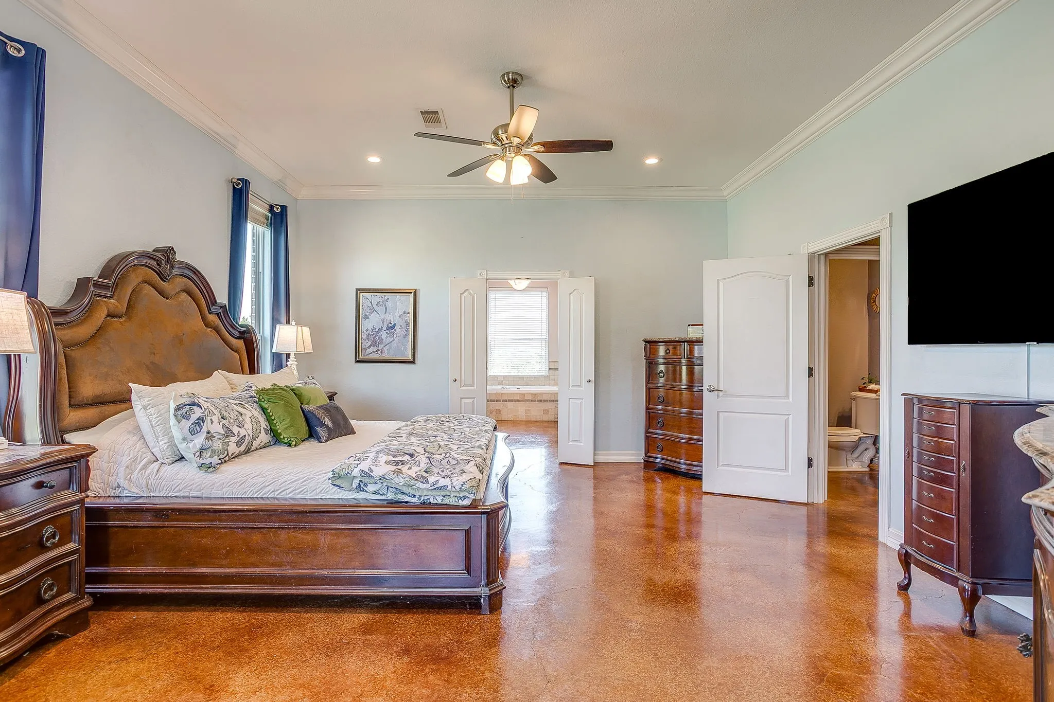 High ceilings with crown molding, recessed lighting, and a ceiling fan