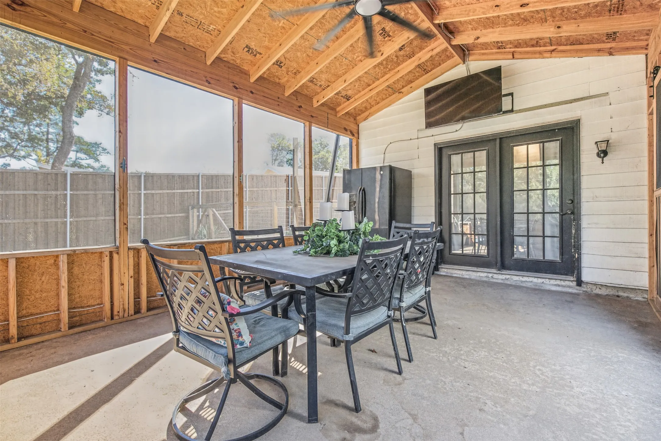 Single Family Residence For Sale in Grayson County , 271 Lakewood Lane, Pottsboro, Texas 75076, 4 Bedroom, 3 Bathroom, Garage spaces, 2,248 Sqft, built in 1975, mls#21401007, Real Estate Agent in Pottsboro, Homes For Sale in Grayson county, Homes For Sale in Pottsboro, Realtor in Pottsboro Texas, Real Estate Brokerage Independent Realty Texas, Luminita Cordes Realtor