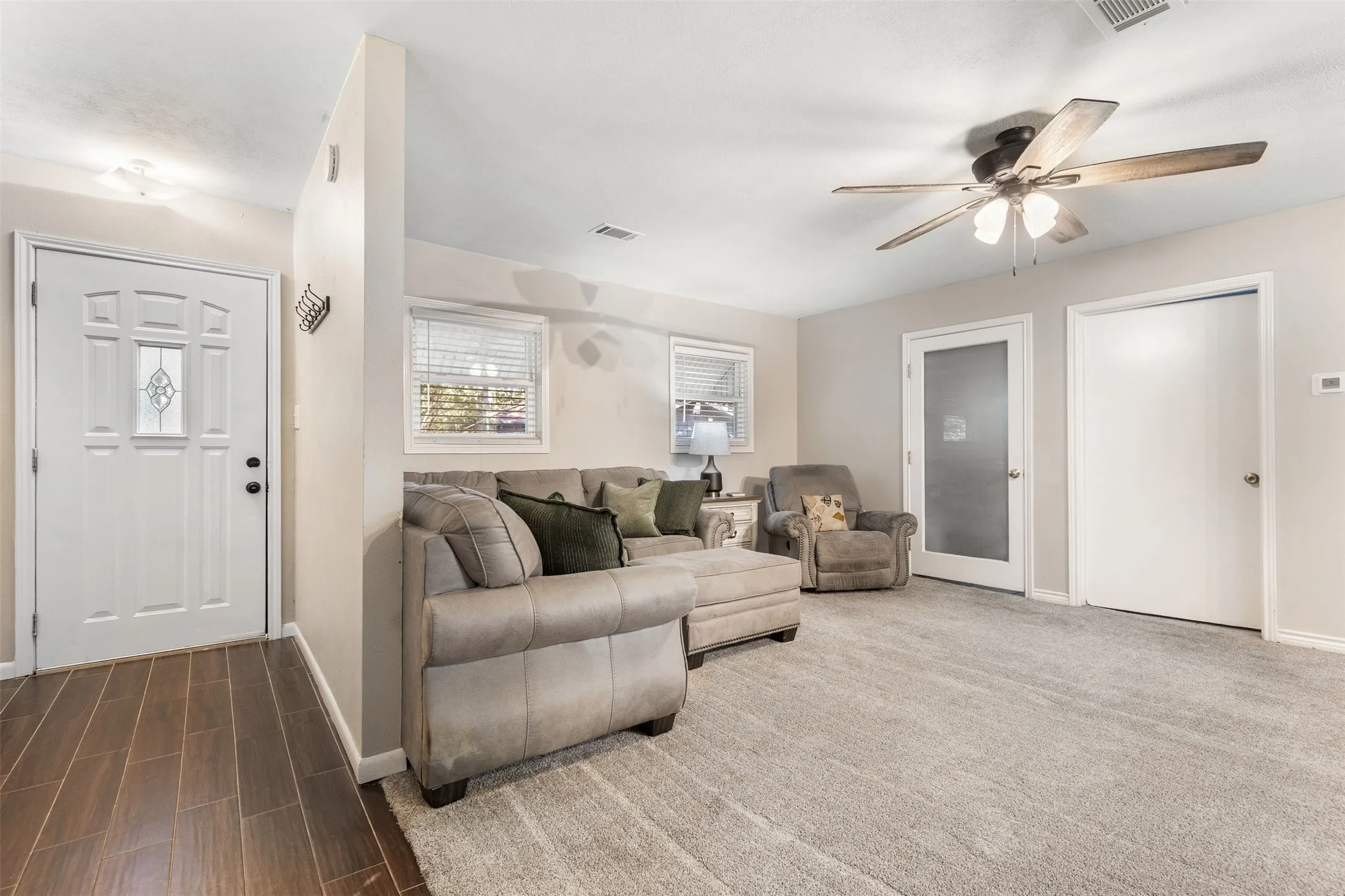 Single Family Residence For Sale in Grayson County , 271 Lakewood Lane, Pottsboro, Texas 75076, 4 Bedroom, 3 Bathroom, Garage spaces, 2,248 Sqft, built in 1975, mls#21401007, Real Estate Agent in Pottsboro, Homes For Sale in Grayson county, Homes For Sale in Pottsboro, Realtor in Pottsboro Texas, Real Estate Brokerage Independent Realty Texas, Luminita Cordes Realtor