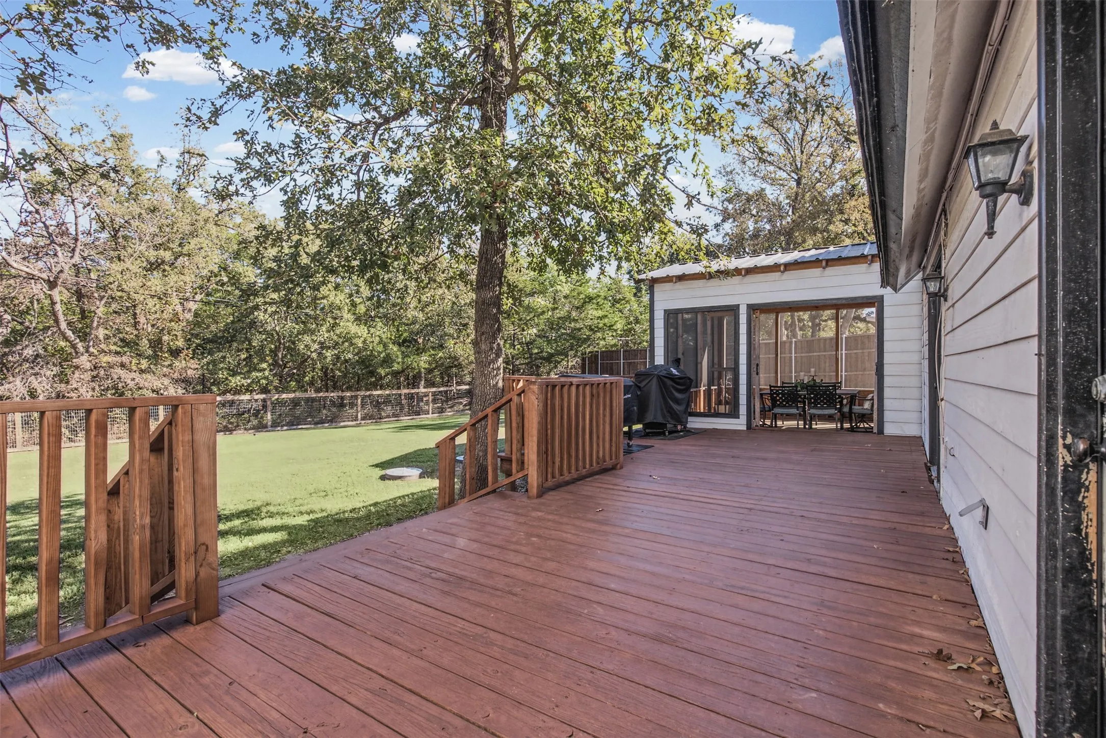 Single Family Residence For Sale in Grayson County , 271 Lakewood Lane, Pottsboro, Texas 75076, 4 Bedroom, 3 Bathroom, Garage spaces, 2,248 Sqft, built in 1975, mls#21401007, Real Estate Agent in Pottsboro, Homes For Sale in Grayson county, Homes For Sale in Pottsboro, Realtor in Pottsboro Texas, Real Estate Brokerage Independent Realty Texas, Luminita Cordes Realtor