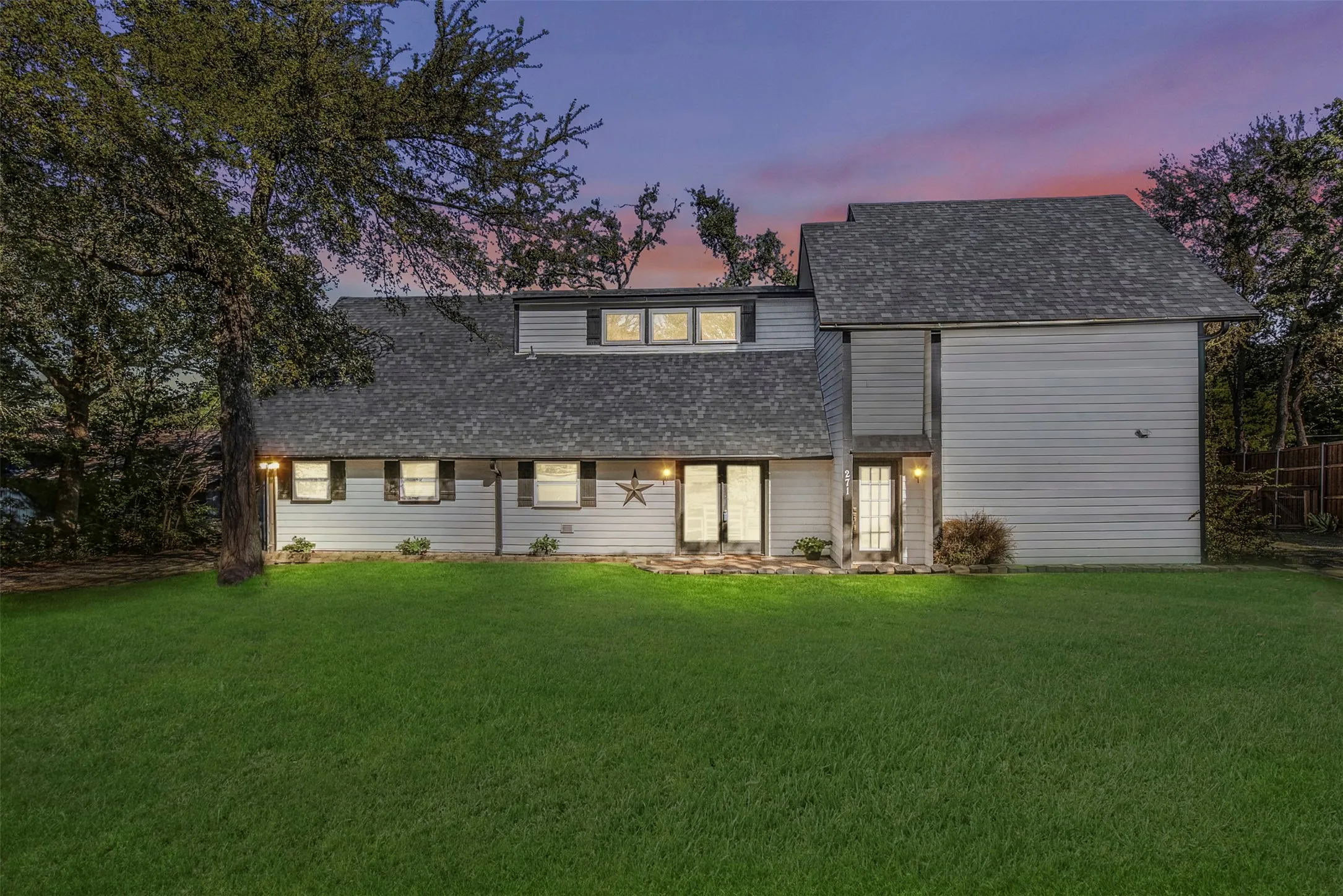 Single Family Residence For Sale in Grayson County , 271 Lakewood Lane, Pottsboro, Texas 75076, 4 Bedroom, 3 Bathroom, Garage spaces, 2,248 Sqft, built in 1975, mls#21401007, Real Estate Agent in Pottsboro, Homes For Sale in Grayson county, Homes For Sale in Pottsboro, Realtor in Pottsboro Texas, Real Estate Brokerage Independent Realty Texas, Luminita Cordes Realtor