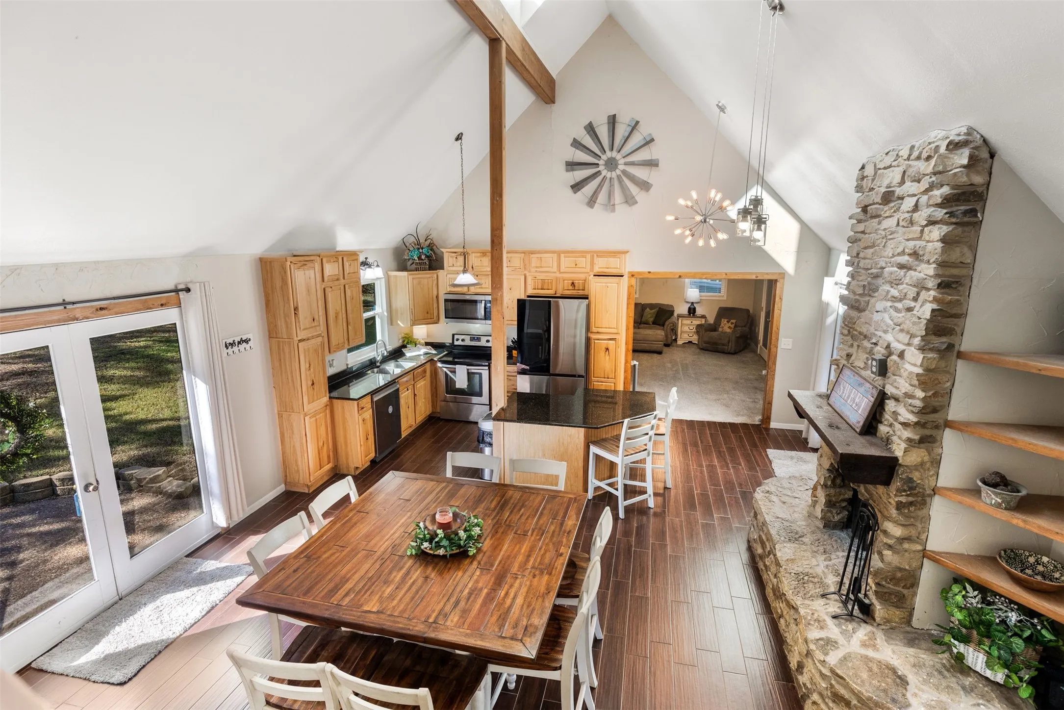 Single Family Residence For Sale in Grayson County , 271 Lakewood Lane, Pottsboro, Texas 75076, 4 Bedroom, 3 Bathroom, Garage spaces, 2,248 Sqft, built in 1975, mls#21401007, Real Estate Agent in Pottsboro, Homes For Sale in Grayson county, Homes For Sale in Pottsboro, Realtor in Pottsboro Texas, Real Estate Brokerage Independent Realty Texas, Luminita Cordes Realtor