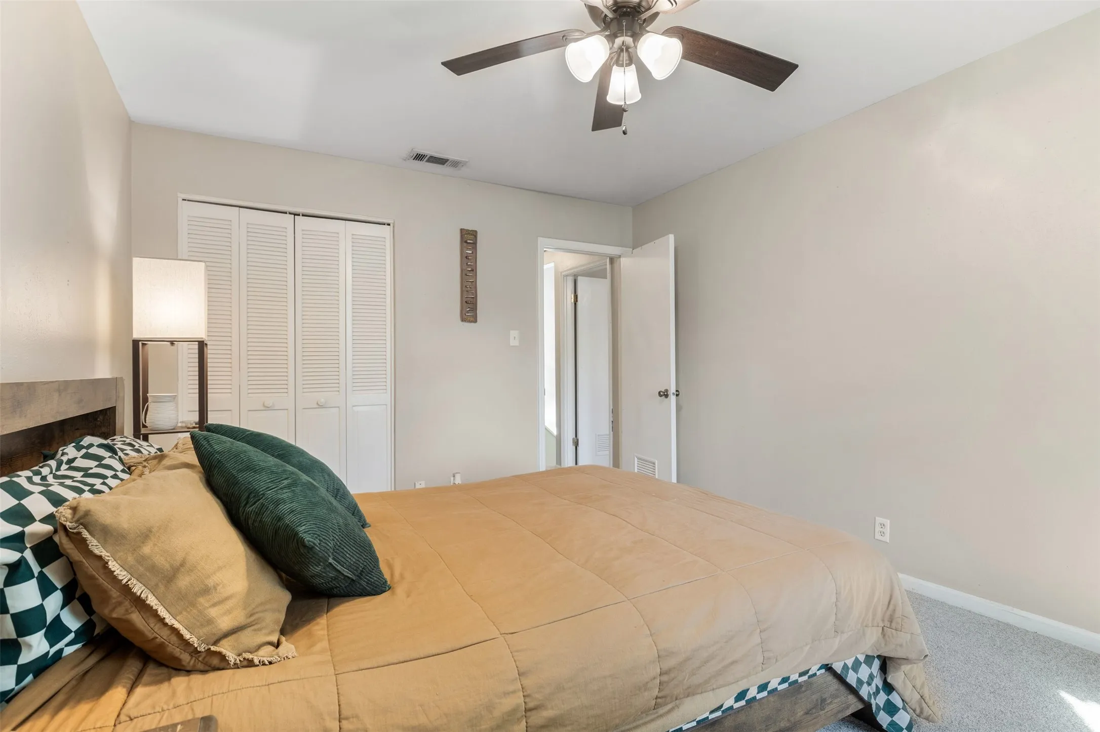 Single Family Residence For Sale in Grayson County , 271 Lakewood Lane, Pottsboro, Texas 75076, 4 Bedroom, 3 Bathroom, Garage spaces, 2,248 Sqft, built in 1975, mls#21401007, Real Estate Agent in Pottsboro, Homes For Sale in Grayson county, Homes For Sale in Pottsboro, Realtor in Pottsboro Texas, Real Estate Brokerage Independent Realty Texas, Luminita Cordes Realtor