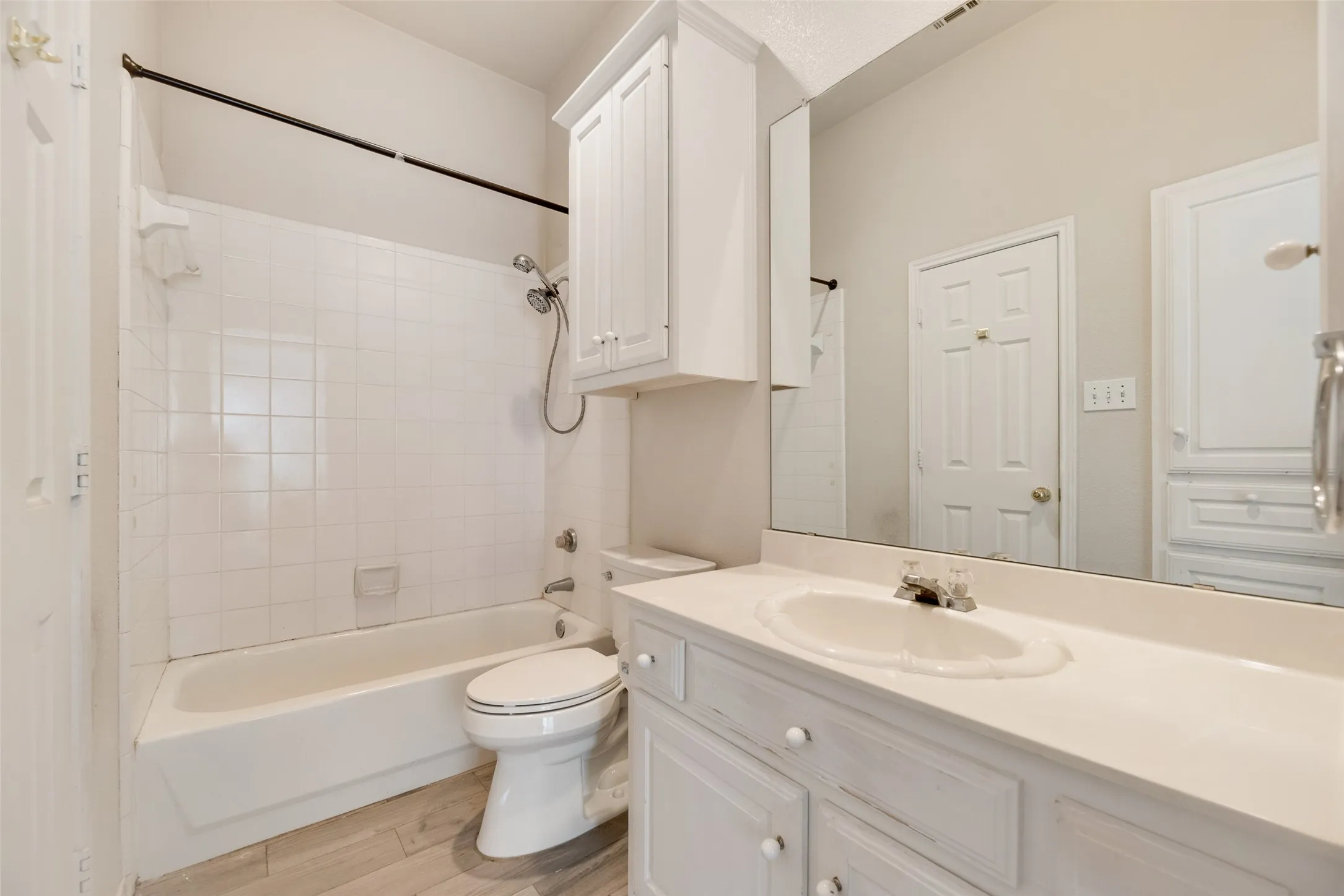 Single Family Residence For Sale in Collin County , 2716 Carnation Drive, Richardson, Texas 75082, 3 Bedroom, 2 Bathroom, 2 Garage spaces, 1,913 Sqft, built in 1993, mls#21407966, Real Estate Agent in Richardson, Homes For Sale in Collin county, Homes For Sale in Richardson, Realtor in Richardson Texas, Real Estate Brokerage Independent Realty Texas, Luminita Cordes Realtor
