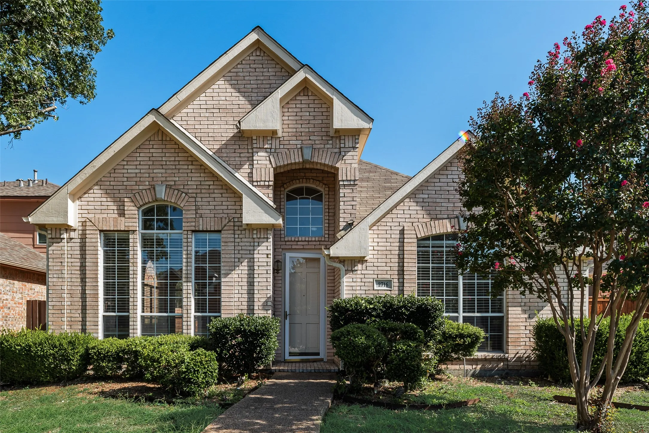 Single Family Residence For Sale in Collin County , 2716 Carnation Drive, Richardson, Texas 75082, 3 Bedroom, 2 Bathroom, 2 Garage spaces, 1,913 Sqft, built in 1993, mls#21407966, Real Estate Agent in Richardson, Homes For Sale in Collin county, Homes For Sale in Richardson, Realtor in Richardson Texas, Real Estate Brokerage Independent Realty Texas, Luminita Cordes Realtor