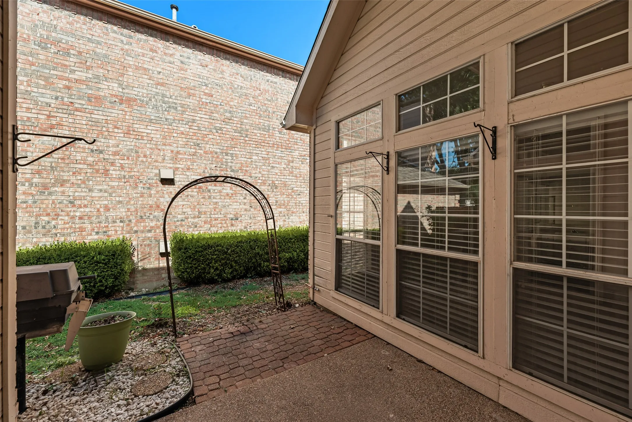 Single Family Residence For Sale in Collin County , 2716 Carnation Drive, Richardson, Texas 75082, 3 Bedroom, 2 Bathroom, 2 Garage spaces, 1,913 Sqft, built in 1993, mls#21407966, Real Estate Agent in Richardson, Homes For Sale in Collin county, Homes For Sale in Richardson, Realtor in Richardson Texas, Real Estate Brokerage Independent Realty Texas, Luminita Cordes Realtor