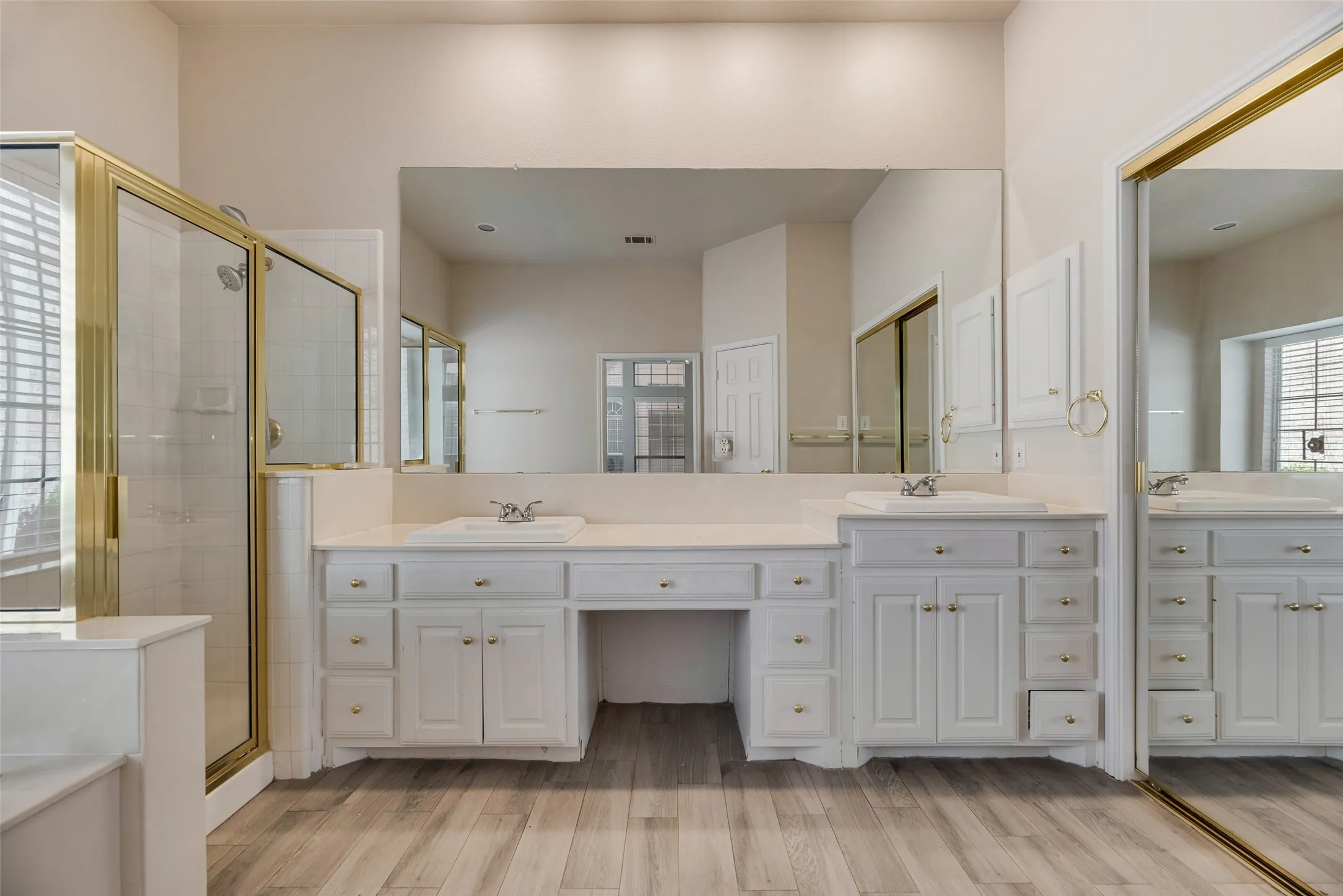 Single Family Residence For Sale in Collin County , 2716 Carnation Drive, Richardson, Texas 75082, 3 Bedroom, 2 Bathroom, 2 Garage spaces, 1,913 Sqft, built in 1993, mls#21407966, Real Estate Agent in Richardson, Homes For Sale in Collin county, Homes For Sale in Richardson, Realtor in Richardson Texas, Real Estate Brokerage Independent Realty Texas, Luminita Cordes Realtor