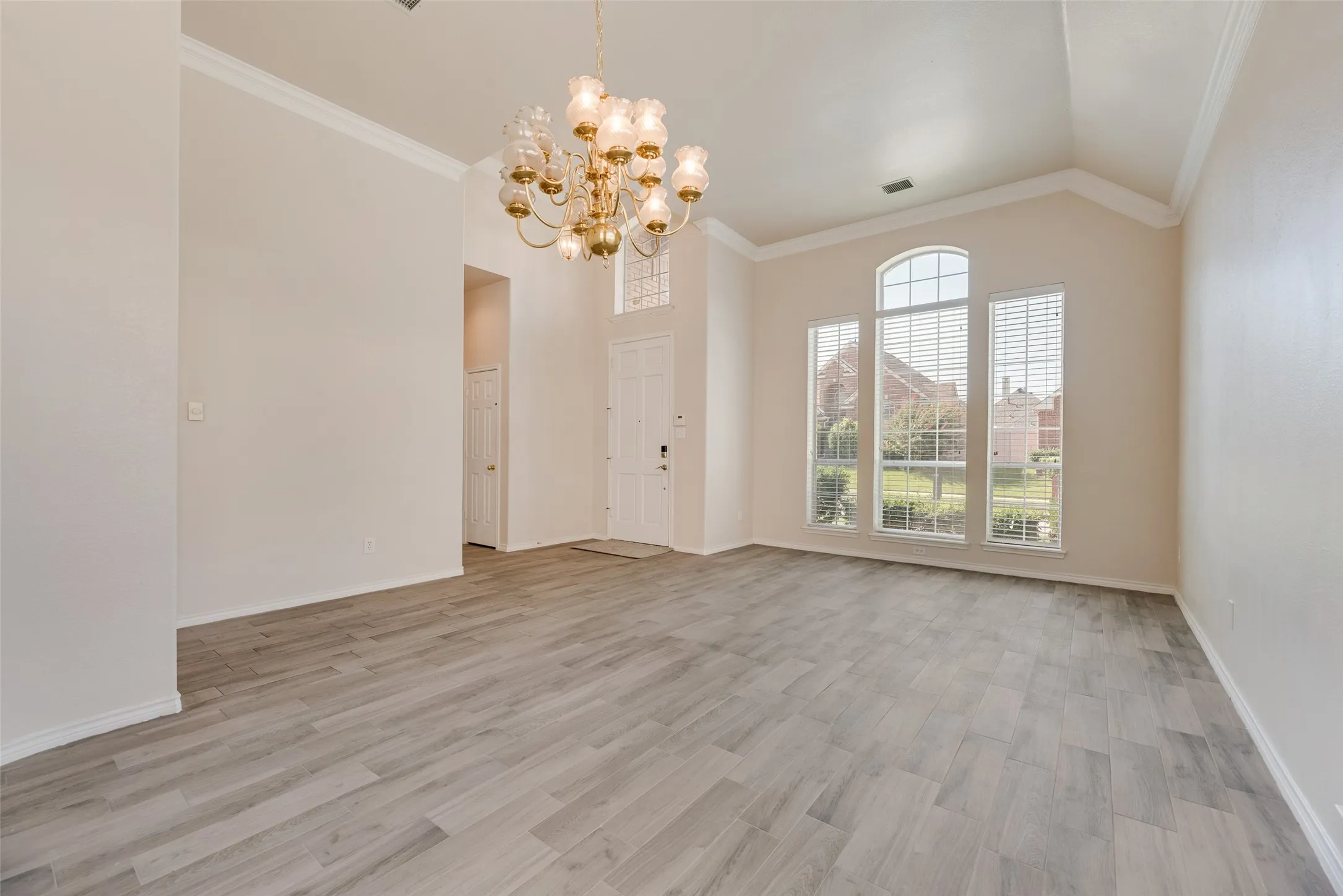 Single Family Residence For Sale in Collin County , 2716 Carnation Drive, Richardson, Texas 75082, 3 Bedroom, 2 Bathroom, 2 Garage spaces, 1,913 Sqft, built in 1993, mls#21407966, Real Estate Agent in Richardson, Homes For Sale in Collin county, Homes For Sale in Richardson, Realtor in Richardson Texas, Real Estate Brokerage Independent Realty Texas, Luminita Cordes Realtor