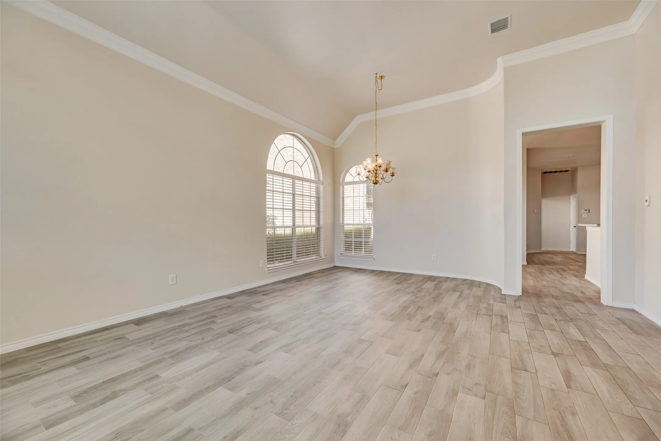 Single Family Residence For Sale in Collin County , 2716 Carnation Drive, Richardson, Texas 75082, 3 Bedroom, 2 Bathroom, 2 Garage spaces, 1,913 Sqft, built in 1993, mls#21407966, Real Estate Agent in Richardson, Homes For Sale in Collin county, Homes For Sale in Richardson, Realtor in Richardson Texas, Real Estate Brokerage Independent Realty Texas, Luminita Cordes Realtor