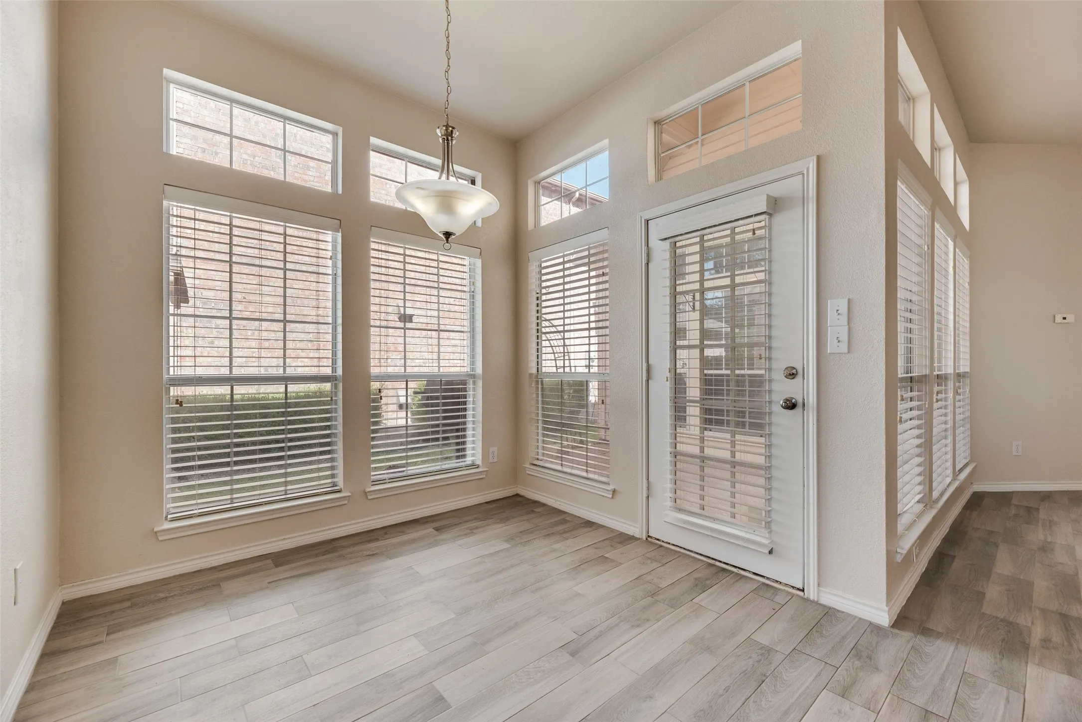 Single Family Residence For Sale in Collin County , 2716 Carnation Drive, Richardson, Texas 75082, 3 Bedroom, 2 Bathroom, 2 Garage spaces, 1,913 Sqft, built in 1993, mls#21407966, Real Estate Agent in Richardson, Homes For Sale in Collin county, Homes For Sale in Richardson, Realtor in Richardson Texas, Real Estate Brokerage Independent Realty Texas, Luminita Cordes Realtor