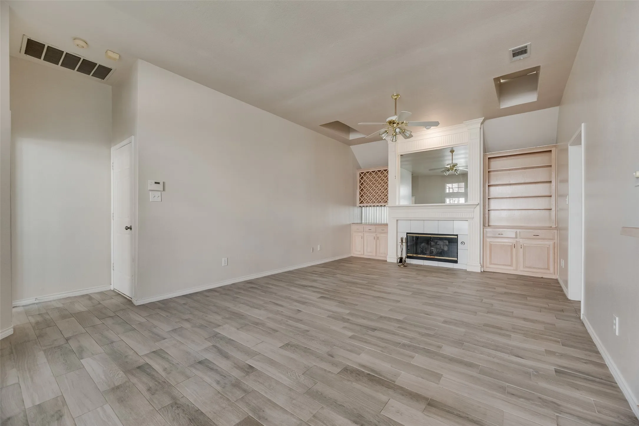 Single Family Residence For Sale in Collin County , 2716 Carnation Drive, Richardson, Texas 75082, 3 Bedroom, 2 Bathroom, 2 Garage spaces, 1,913 Sqft, built in 1993, mls#21407966, Real Estate Agent in Richardson, Homes For Sale in Collin county, Homes For Sale in Richardson, Realtor in Richardson Texas, Real Estate Brokerage Independent Realty Texas, Luminita Cordes Realtor