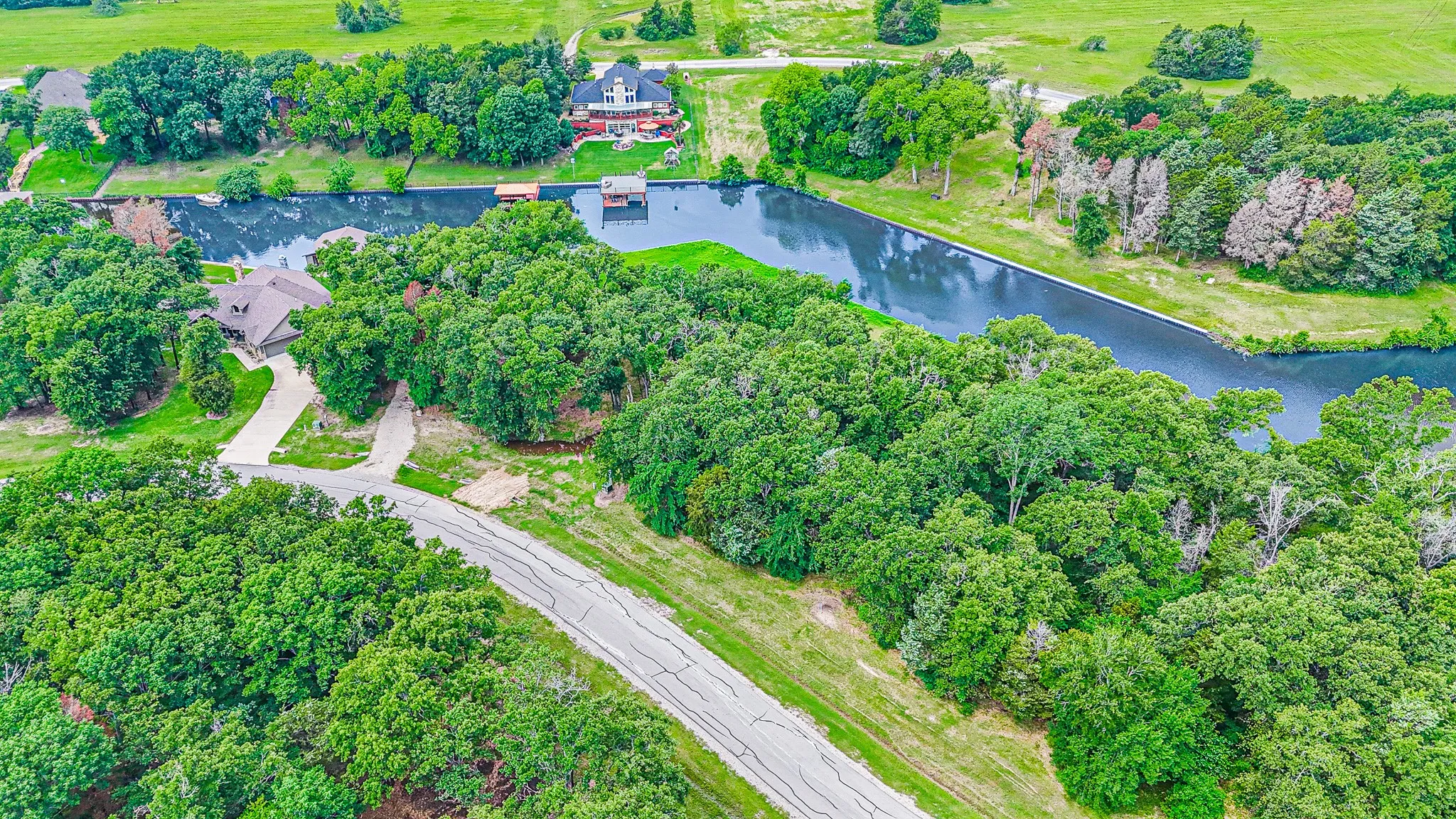 Birds eye view of property with a water view