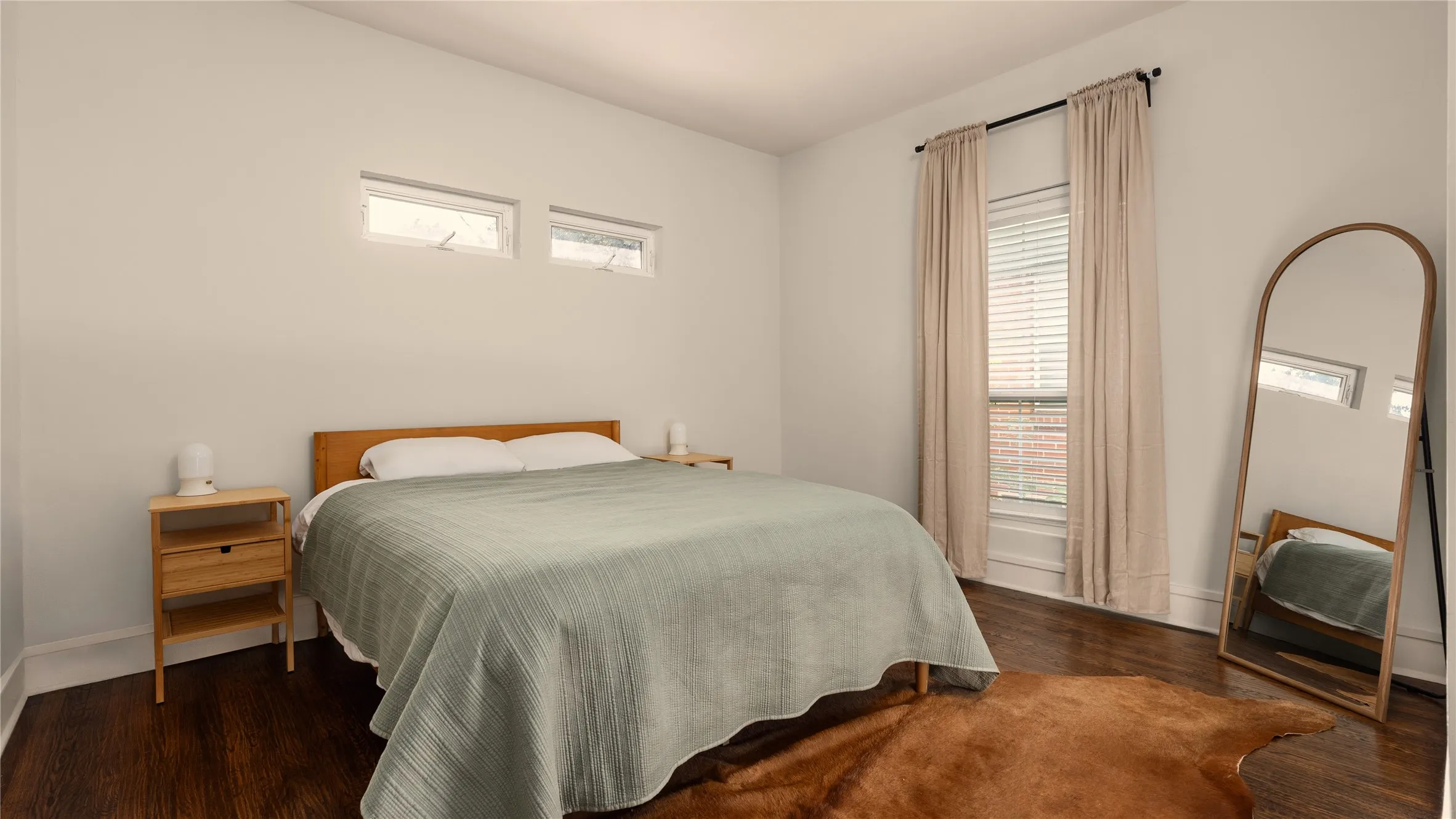 Single Family Residence For Sale in Dallas County , 938 N Clinton Avenue, Dallas, Texas 75208, 2 Bedroom, 2 Bathroom, Garage spaces, 1,246 Sqft, built in 1910, mls#21408015, Real Estate Agent in Dallas, Homes For Sale in Dallas county, Homes For Sale in Dallas, Realtor in Dallas Texas, Real Estate Brokerage Independent Realty Texas, Luminita Cordes Realtor