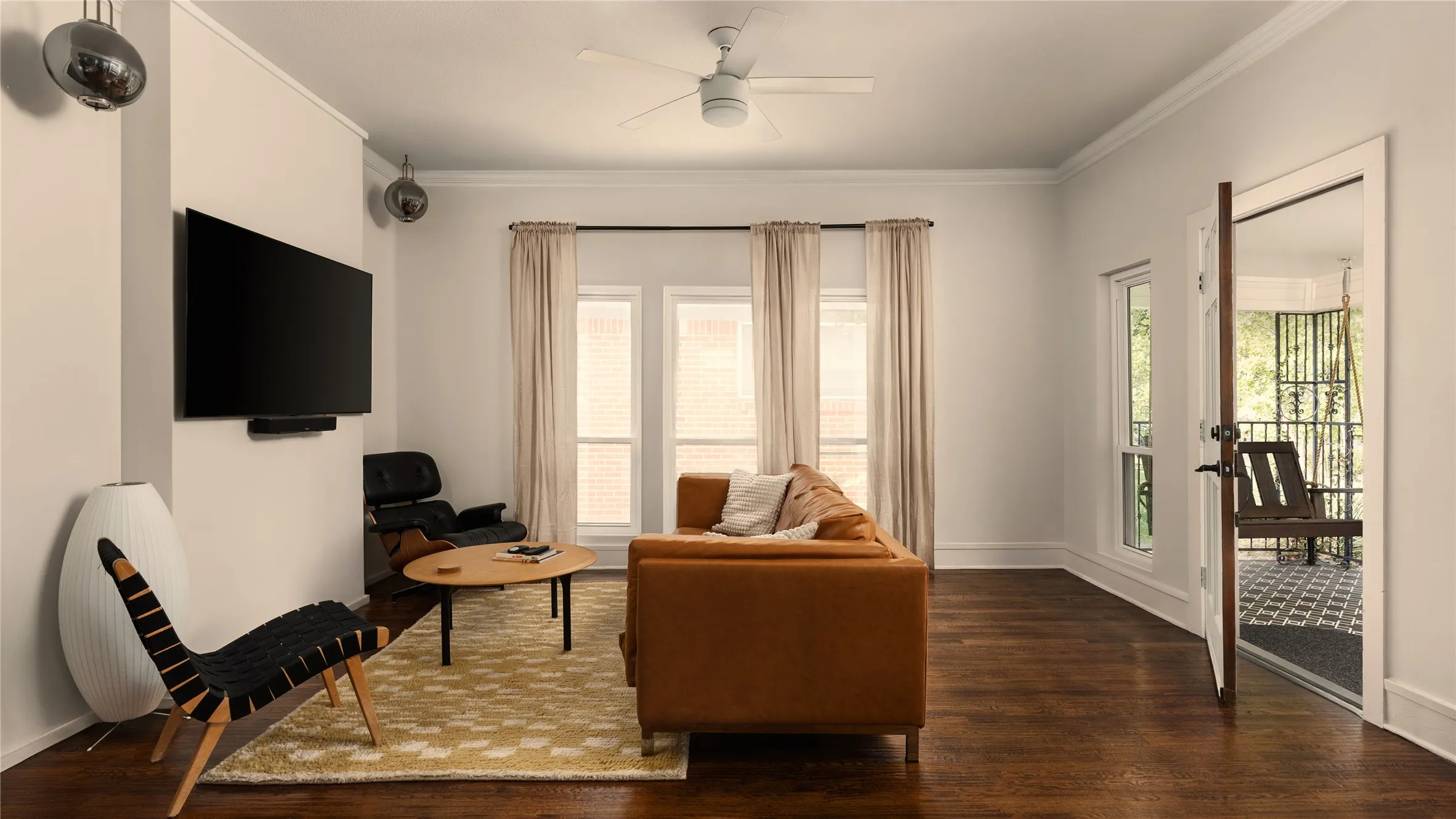 Single Family Residence For Sale in Dallas County , 938 N Clinton Avenue, Dallas, Texas 75208, 2 Bedroom, 2 Bathroom, Garage spaces, 1,246 Sqft, built in 1910, mls#21408015, Real Estate Agent in Dallas, Homes For Sale in Dallas county, Homes For Sale in Dallas, Realtor in Dallas Texas, Real Estate Brokerage Independent Realty Texas, Luminita Cordes Realtor