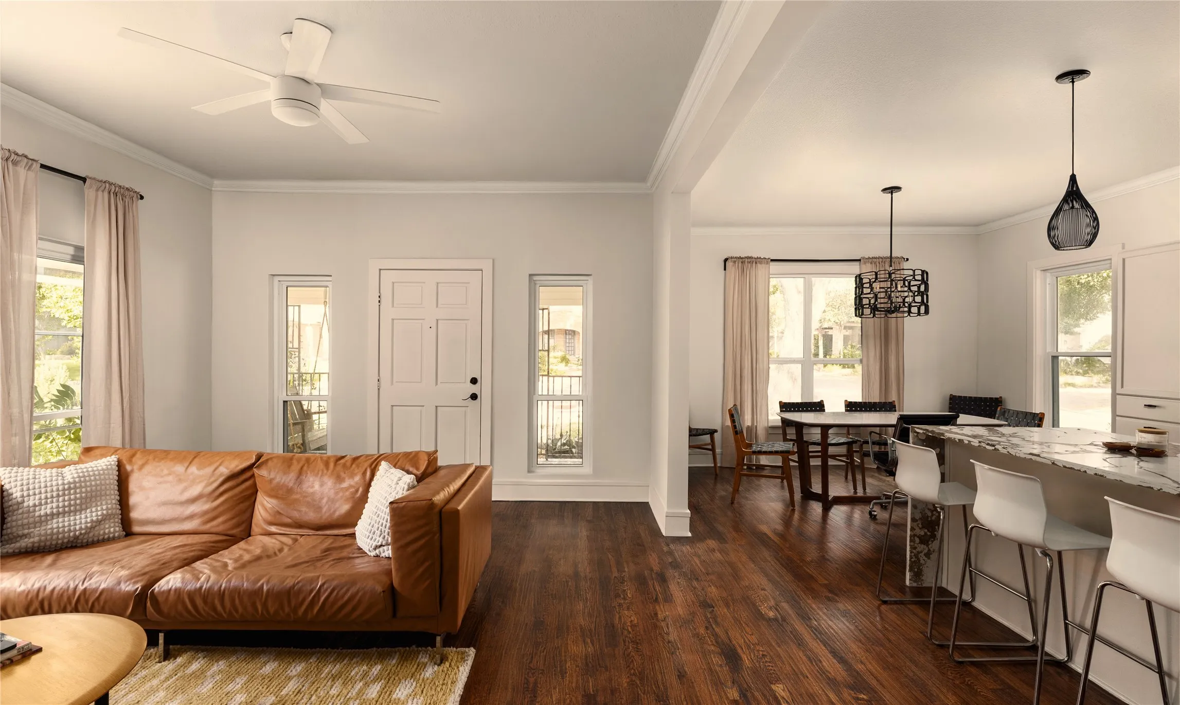 Single Family Residence For Sale in Dallas County , 938 N Clinton Avenue, Dallas, Texas 75208, 2 Bedroom, 2 Bathroom, Garage spaces, 1,246 Sqft, built in 1910, mls#21408015, Real Estate Agent in Dallas, Homes For Sale in Dallas county, Homes For Sale in Dallas, Realtor in Dallas Texas, Real Estate Brokerage Independent Realty Texas, Luminita Cordes Realtor