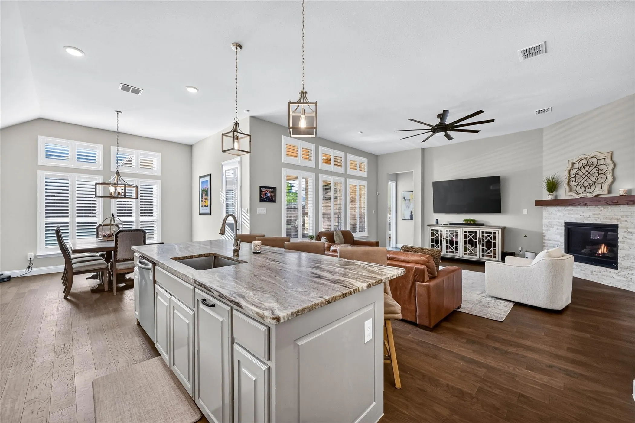 Single Family Residence For Sale in Denton County , 7105 Elk Springs Drive, Argyle, Texas 76226, 4 Bedroom, 3 Bathroom, 2 Garage spaces, 2,771 Sqft, built in 2020, mls#21407610, Real Estate Agent in Argyle, Homes For Sale in Denton county, Homes For Sale in Argyle, Realtor in Argyle Texas, Real Estate Brokerage Independent Realty Texas, Luminita Cordes Realtor