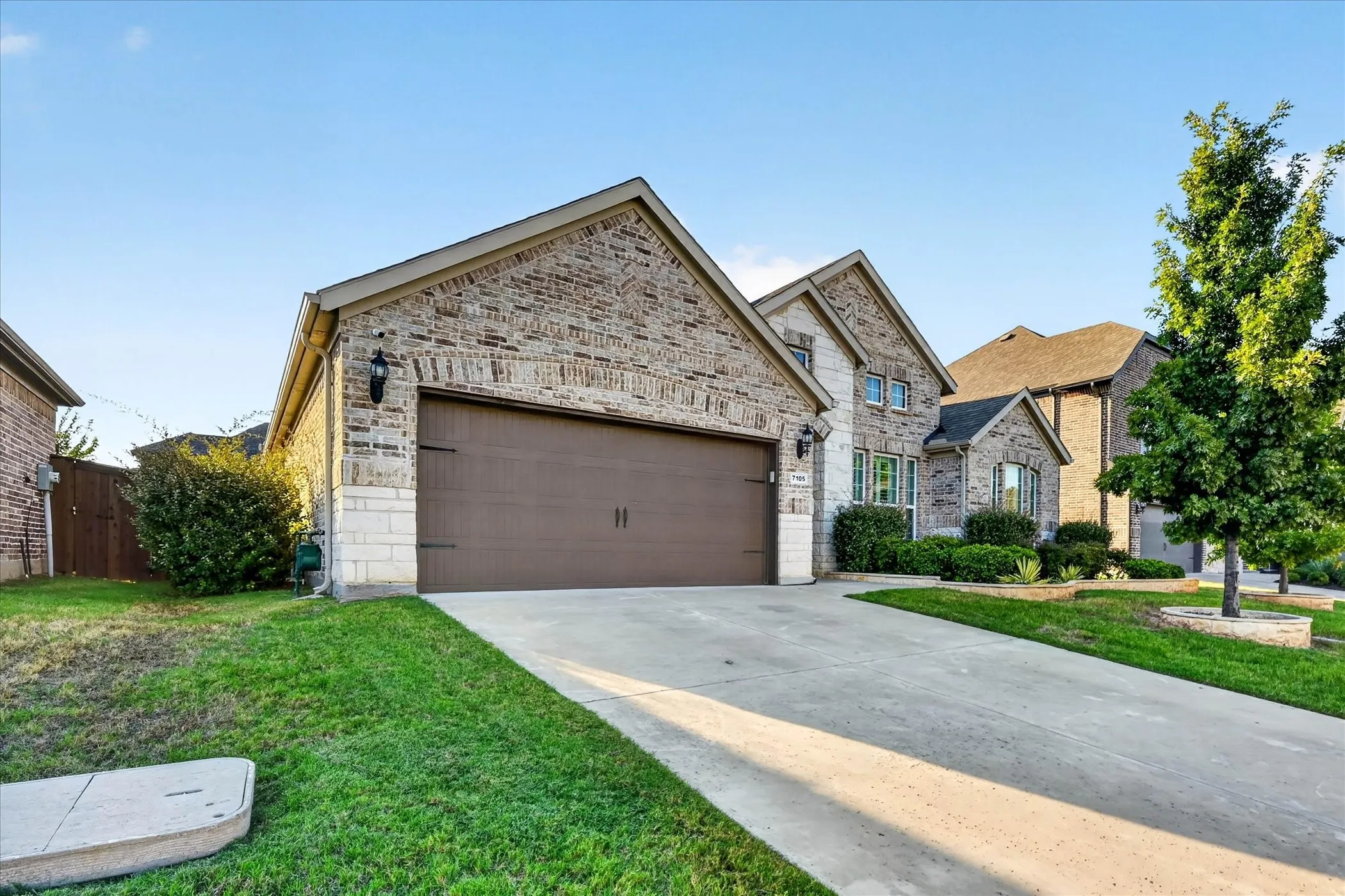 Single Family Residence For Sale in Denton County , 7105 Elk Springs Drive, Argyle, Texas 76226, 4 Bedroom, 3 Bathroom, 2 Garage spaces, 2,771 Sqft, built in 2020, mls#21407610, Real Estate Agent in Argyle, Homes For Sale in Denton county, Homes For Sale in Argyle, Realtor in Argyle Texas, Real Estate Brokerage Independent Realty Texas, Luminita Cordes Realtor