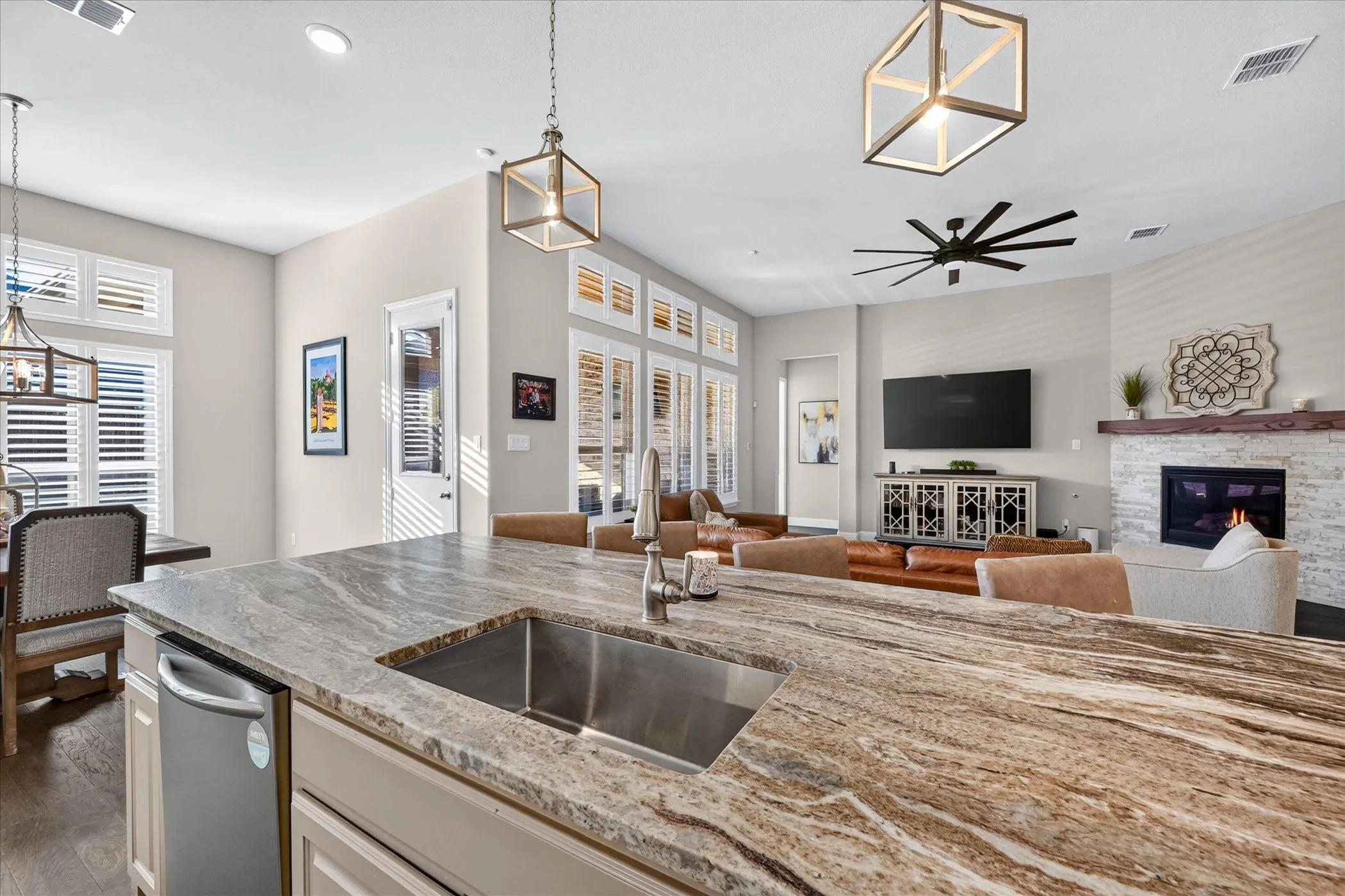 Single Family Residence For Sale in Denton County , 7105 Elk Springs Drive, Argyle, Texas 76226, 4 Bedroom, 3 Bathroom, 2 Garage spaces, 2,771 Sqft, built in 2020, mls#21407610, Real Estate Agent in Argyle, Homes For Sale in Denton county, Homes For Sale in Argyle, Realtor in Argyle Texas, Real Estate Brokerage Independent Realty Texas, Luminita Cordes Realtor