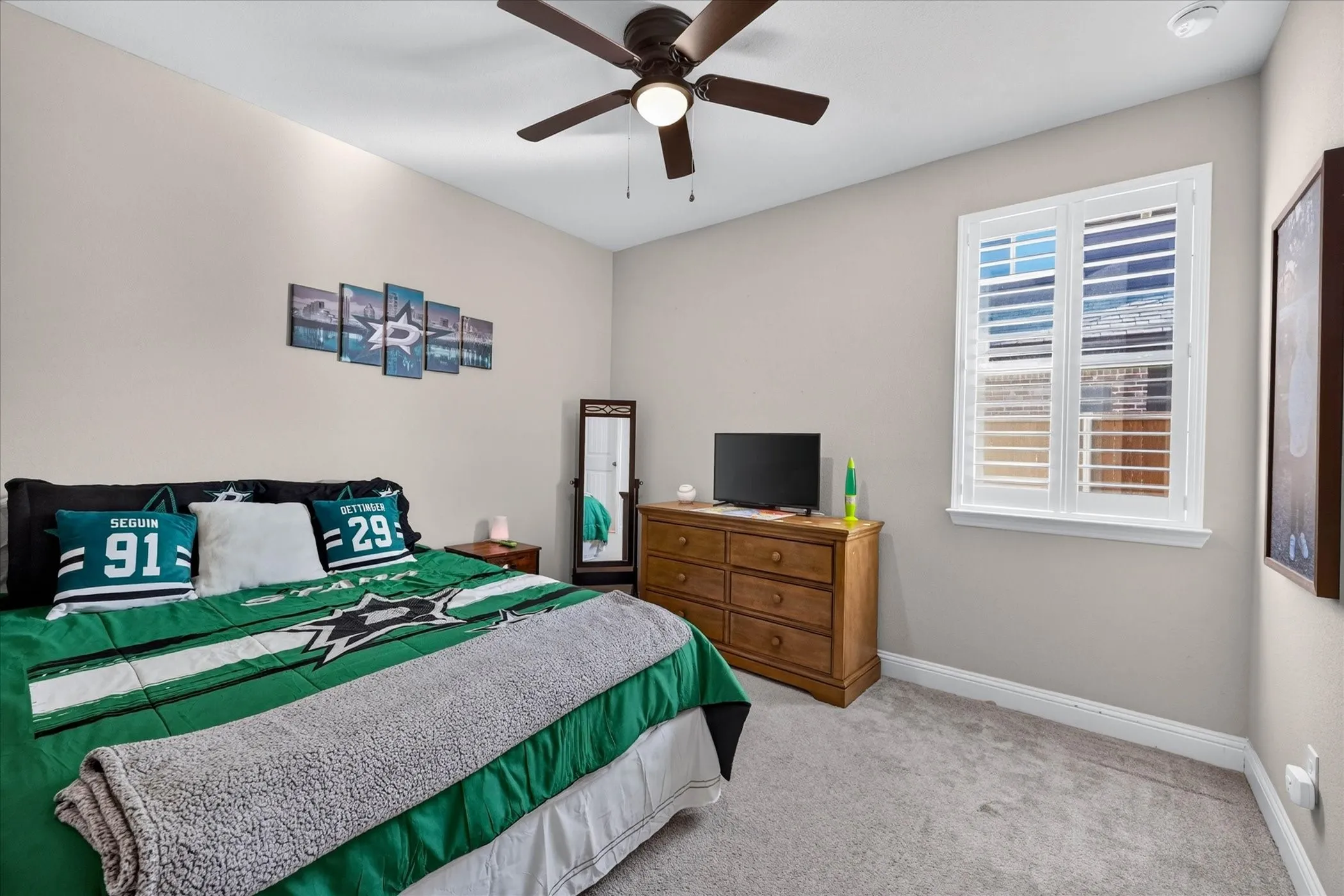 Single Family Residence For Sale in Denton County , 7105 Elk Springs Drive, Argyle, Texas 76226, 4 Bedroom, 3 Bathroom, 2 Garage spaces, 2,771 Sqft, built in 2020, mls#21407610, Real Estate Agent in Argyle, Homes For Sale in Denton county, Homes For Sale in Argyle, Realtor in Argyle Texas, Real Estate Brokerage Independent Realty Texas, Luminita Cordes Realtor
