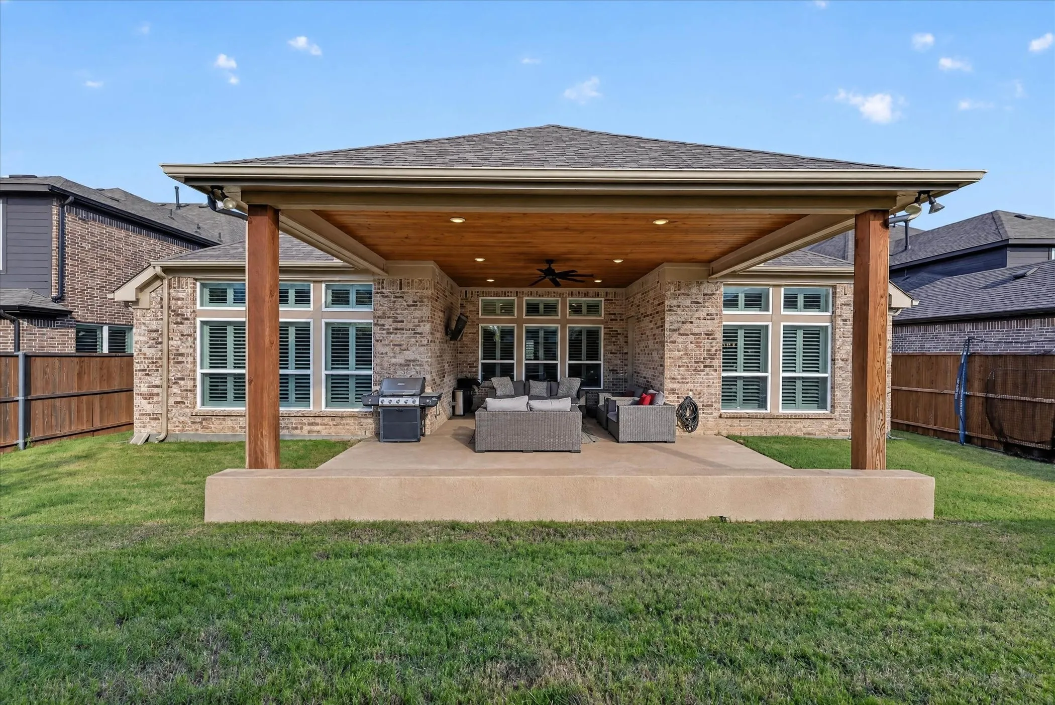 Single Family Residence For Sale in Denton County , 7105 Elk Springs Drive, Argyle, Texas 76226, 4 Bedroom, 3 Bathroom, 2 Garage spaces, 2,771 Sqft, built in 2020, mls#21407610, Real Estate Agent in Argyle, Homes For Sale in Denton county, Homes For Sale in Argyle, Realtor in Argyle Texas, Real Estate Brokerage Independent Realty Texas, Luminita Cordes Realtor
