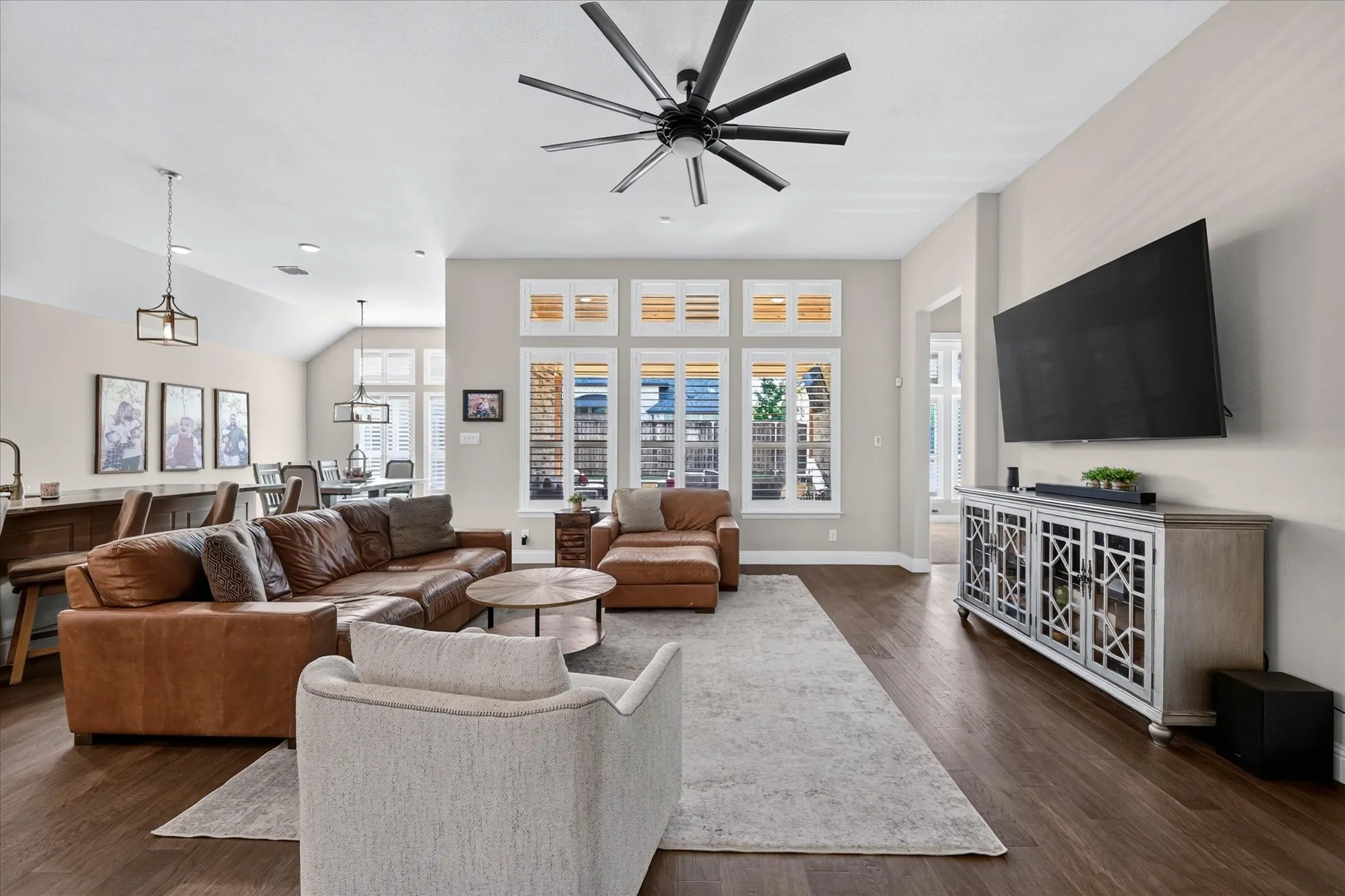 Single Family Residence For Sale in Denton County , 7105 Elk Springs Drive, Argyle, Texas 76226, 4 Bedroom, 3 Bathroom, 2 Garage spaces, 2,771 Sqft, built in 2020, mls#21407610, Real Estate Agent in Argyle, Homes For Sale in Denton county, Homes For Sale in Argyle, Realtor in Argyle Texas, Real Estate Brokerage Independent Realty Texas, Luminita Cordes Realtor