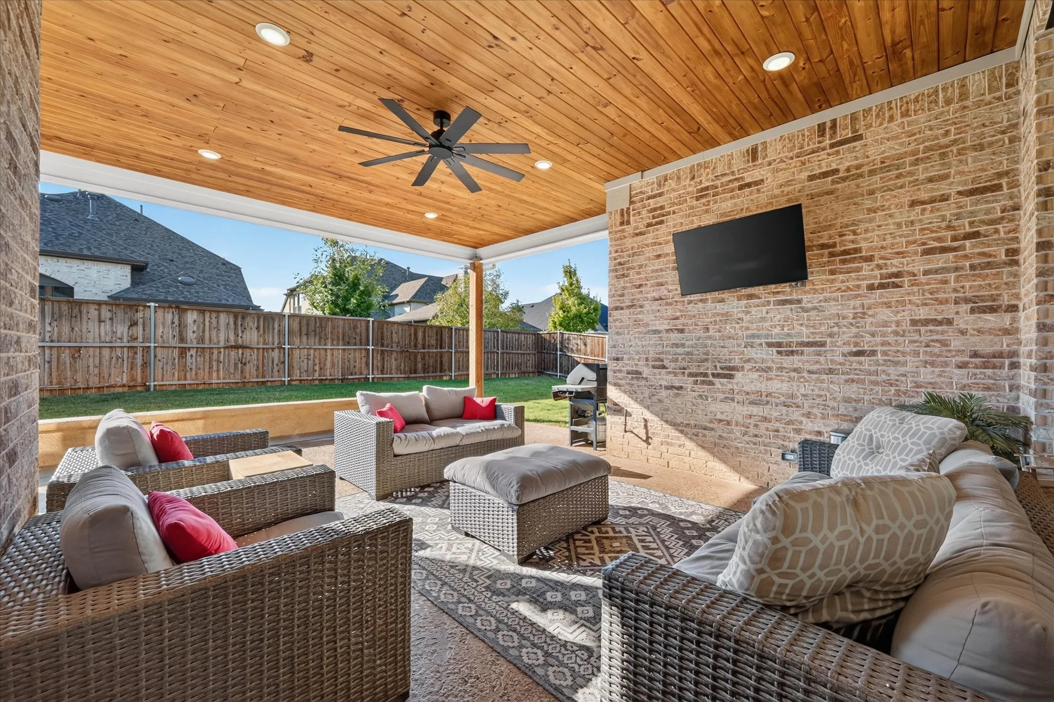 Single Family Residence For Sale in Denton County , 7105 Elk Springs Drive, Argyle, Texas 76226, 4 Bedroom, 3 Bathroom, 2 Garage spaces, 2,771 Sqft, built in 2020, mls#21407610, Real Estate Agent in Argyle, Homes For Sale in Denton county, Homes For Sale in Argyle, Realtor in Argyle Texas, Real Estate Brokerage Independent Realty Texas, Luminita Cordes Realtor