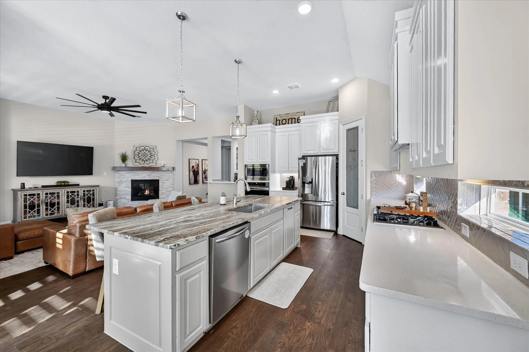 Single Family Residence For Sale in Denton County , 7105 Elk Springs Drive, Argyle, Texas 76226, 4 Bedroom, 3 Bathroom, 2 Garage spaces, 2,771 Sqft, built in 2020, mls#21407610, Real Estate Agent in Argyle, Homes For Sale in Denton county, Homes For Sale in Argyle, Realtor in Argyle Texas, Real Estate Brokerage Independent Realty Texas, Luminita Cordes Realtor