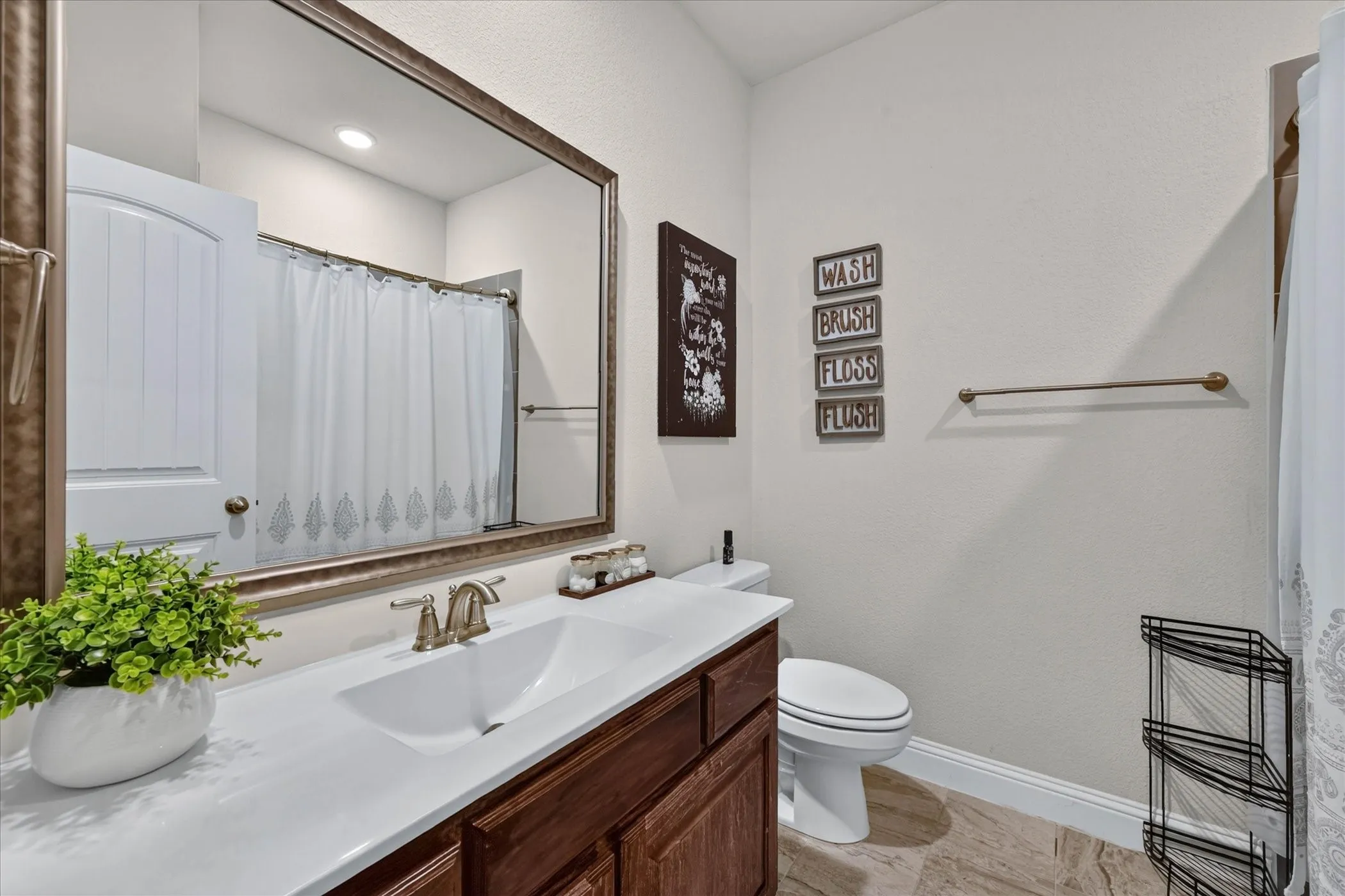 Single Family Residence For Sale in Denton County , 7105 Elk Springs Drive, Argyle, Texas 76226, 4 Bedroom, 3 Bathroom, 2 Garage spaces, 2,771 Sqft, built in 2020, mls#21407610, Real Estate Agent in Argyle, Homes For Sale in Denton county, Homes For Sale in Argyle, Realtor in Argyle Texas, Real Estate Brokerage Independent Realty Texas, Luminita Cordes Realtor