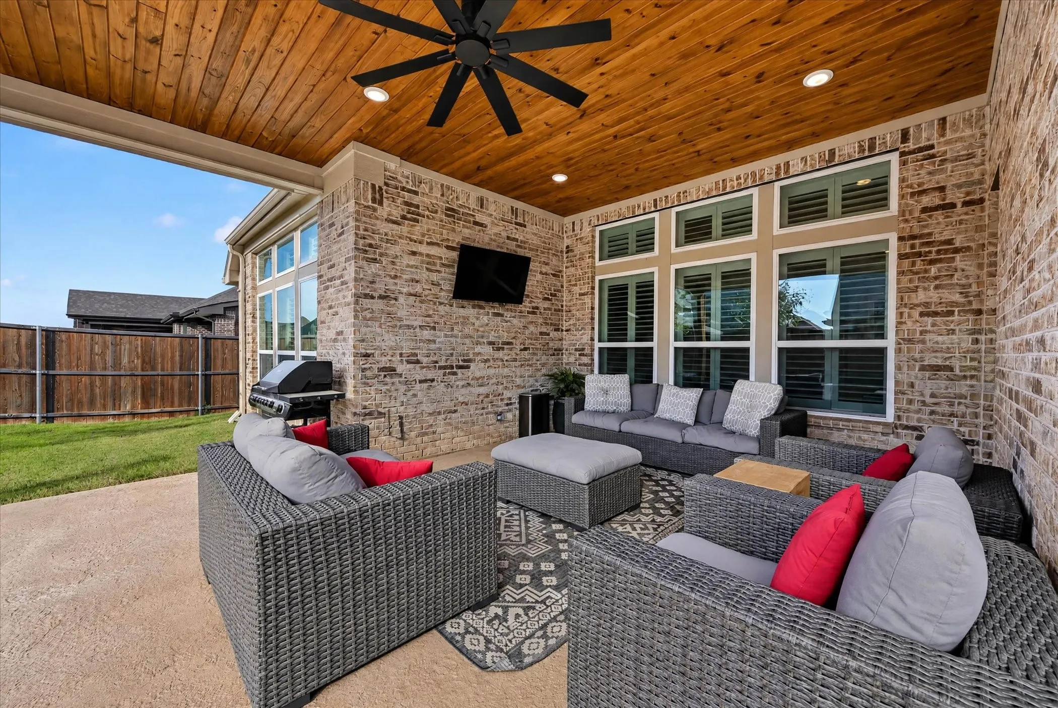 Single Family Residence For Sale in Denton County , 7105 Elk Springs Drive, Argyle, Texas 76226, 4 Bedroom, 3 Bathroom, 2 Garage spaces, 2,771 Sqft, built in 2020, mls#21407610, Real Estate Agent in Argyle, Homes For Sale in Denton county, Homes For Sale in Argyle, Realtor in Argyle Texas, Real Estate Brokerage Independent Realty Texas, Luminita Cordes Realtor
