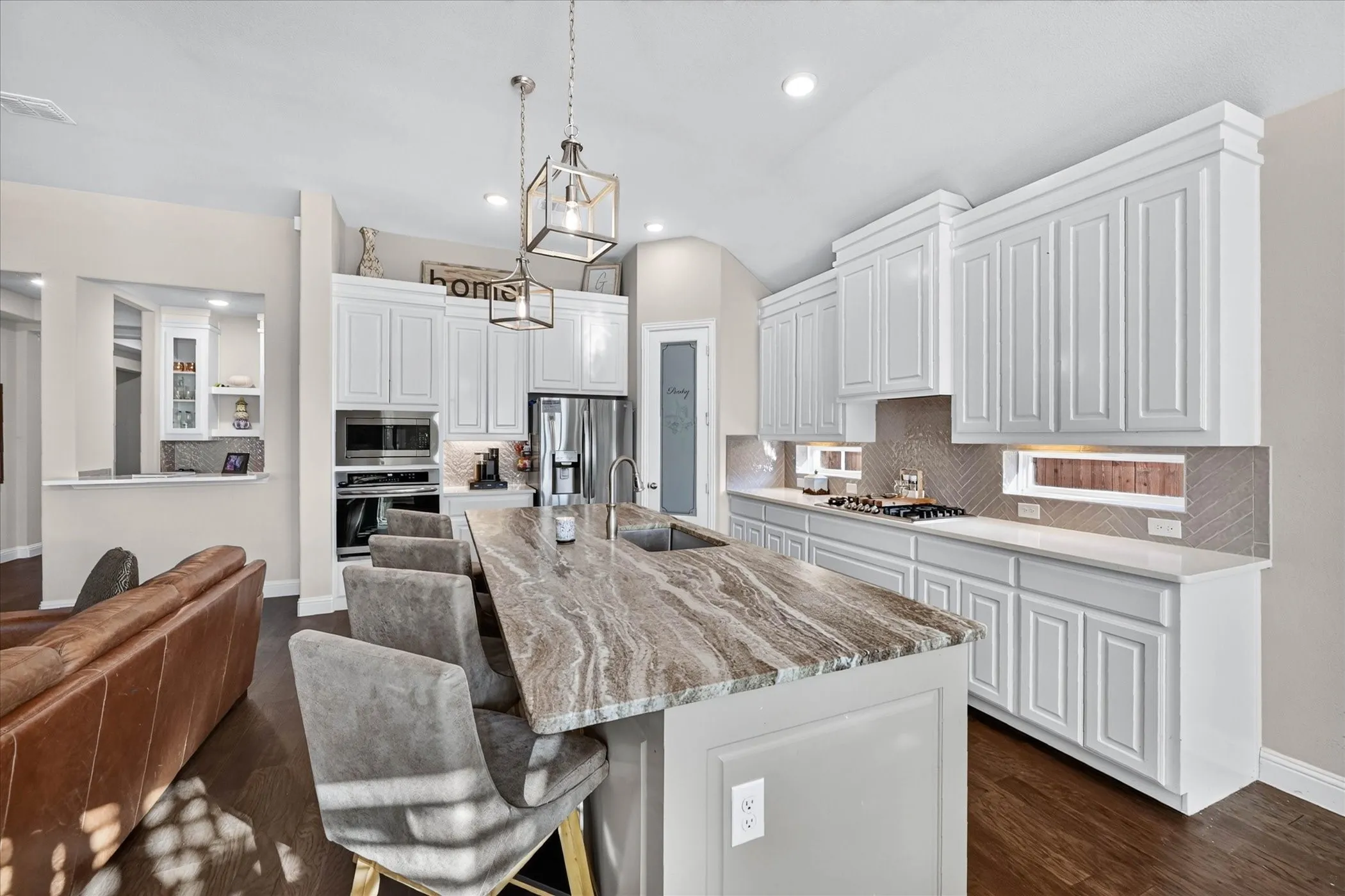 Single Family Residence For Sale in Denton County , 7105 Elk Springs Drive, Argyle, Texas 76226, 4 Bedroom, 3 Bathroom, 2 Garage spaces, 2,771 Sqft, built in 2020, mls#21407610, Real Estate Agent in Argyle, Homes For Sale in Denton county, Homes For Sale in Argyle, Realtor in Argyle Texas, Real Estate Brokerage Independent Realty Texas, Luminita Cordes Realtor