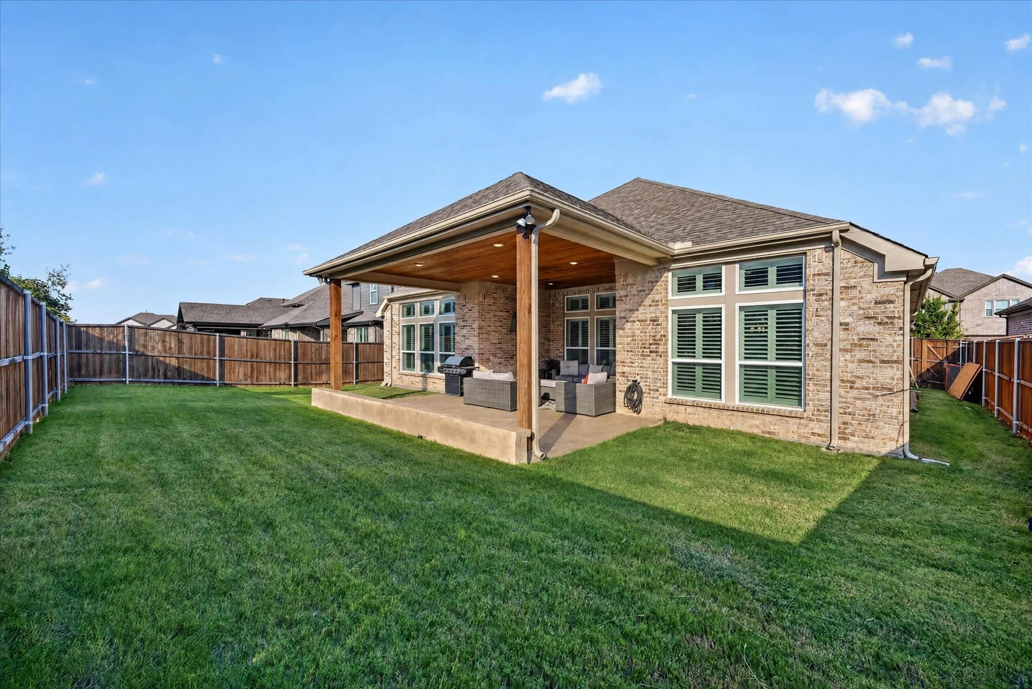 Single Family Residence For Sale in Denton County , 7105 Elk Springs Drive, Argyle, Texas 76226, 4 Bedroom, 3 Bathroom, 2 Garage spaces, 2,771 Sqft, built in 2020, mls#21407610, Real Estate Agent in Argyle, Homes For Sale in Denton county, Homes For Sale in Argyle, Realtor in Argyle Texas, Real Estate Brokerage Independent Realty Texas, Luminita Cordes Realtor