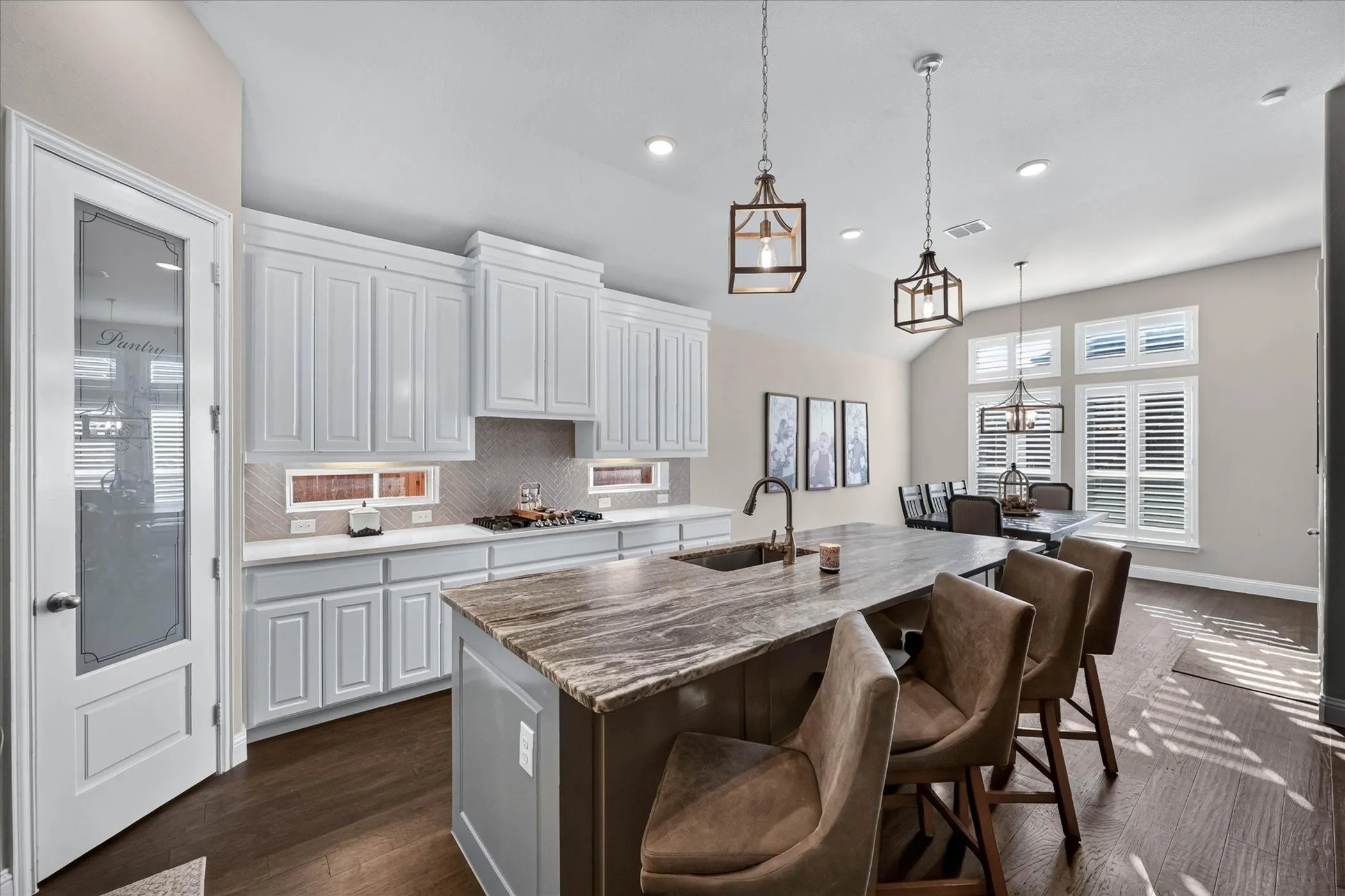 Single Family Residence For Sale in Denton County , 7105 Elk Springs Drive, Argyle, Texas 76226, 4 Bedroom, 3 Bathroom, 2 Garage spaces, 2,771 Sqft, built in 2020, mls#21407610, Real Estate Agent in Argyle, Homes For Sale in Denton county, Homes For Sale in Argyle, Realtor in Argyle Texas, Real Estate Brokerage Independent Realty Texas, Luminita Cordes Realtor