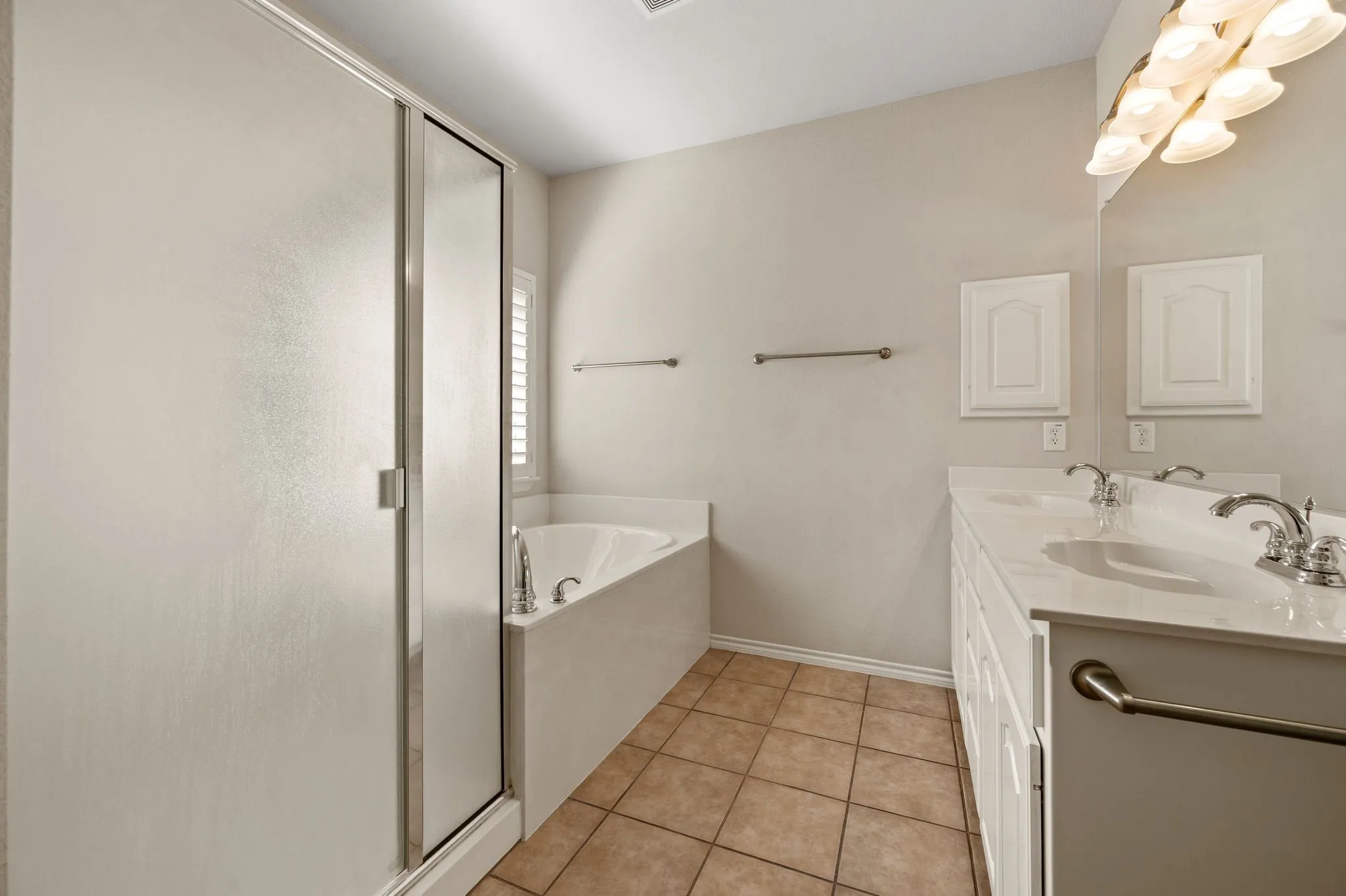Single Family Residence For Sale in Tarrant County , 6217 Charisma Court, Fort Worth, Texas 76131, 3 Bedroom, 2 Bathroom, 2 Garage spaces, 1,631 Sqft, built in 2007, mls#21405670, Real Estate Agent in Fort Worth, Homes For Sale in Tarrant county, Homes For Sale in Fort Worth, Realtor in Fort Worth Texas, Real Estate Brokerage Independent Realty Texas, Luminita Cordes Realtor
